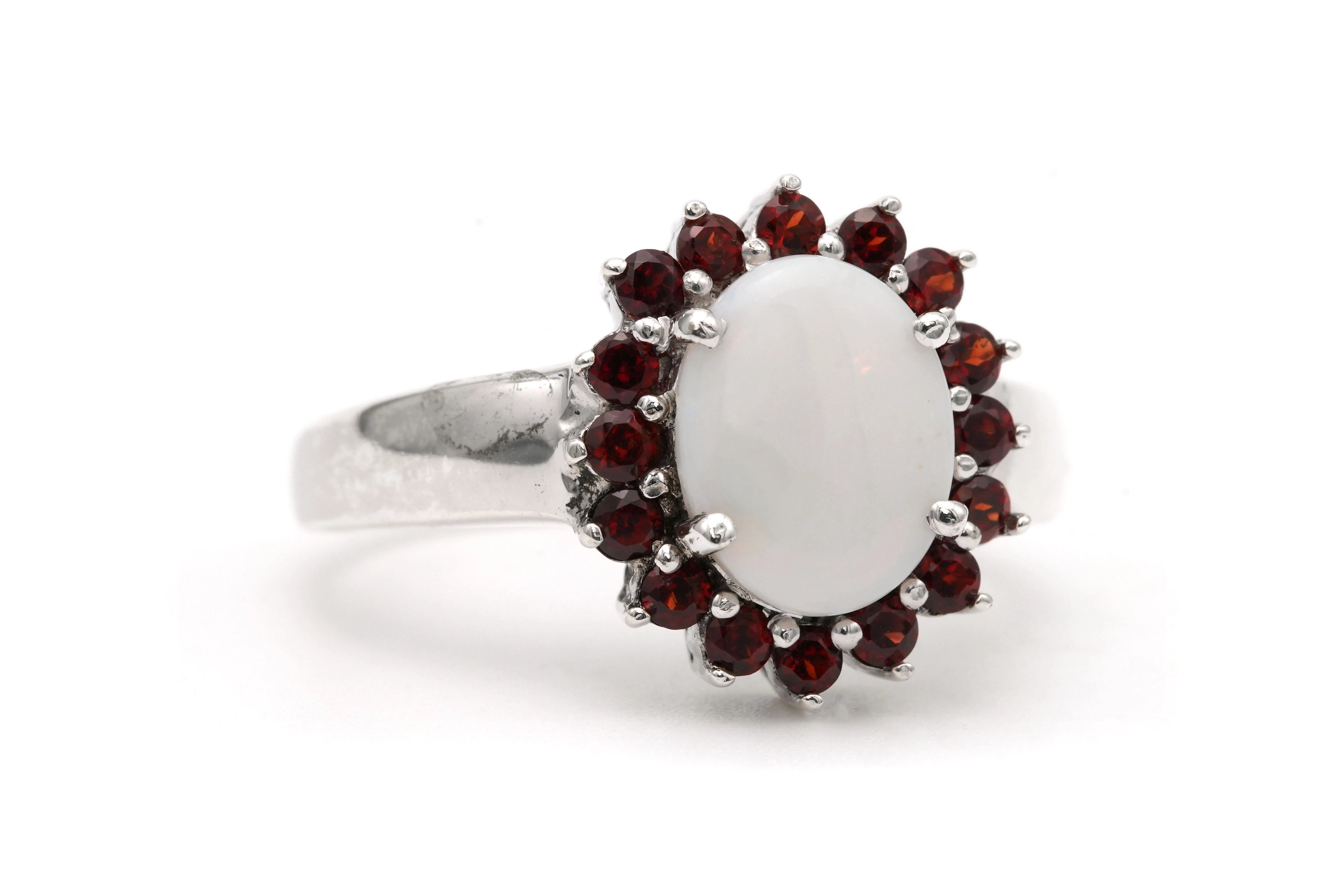 Bague contemporaine en argent 925 sertie d'une opale et de grenats - 6