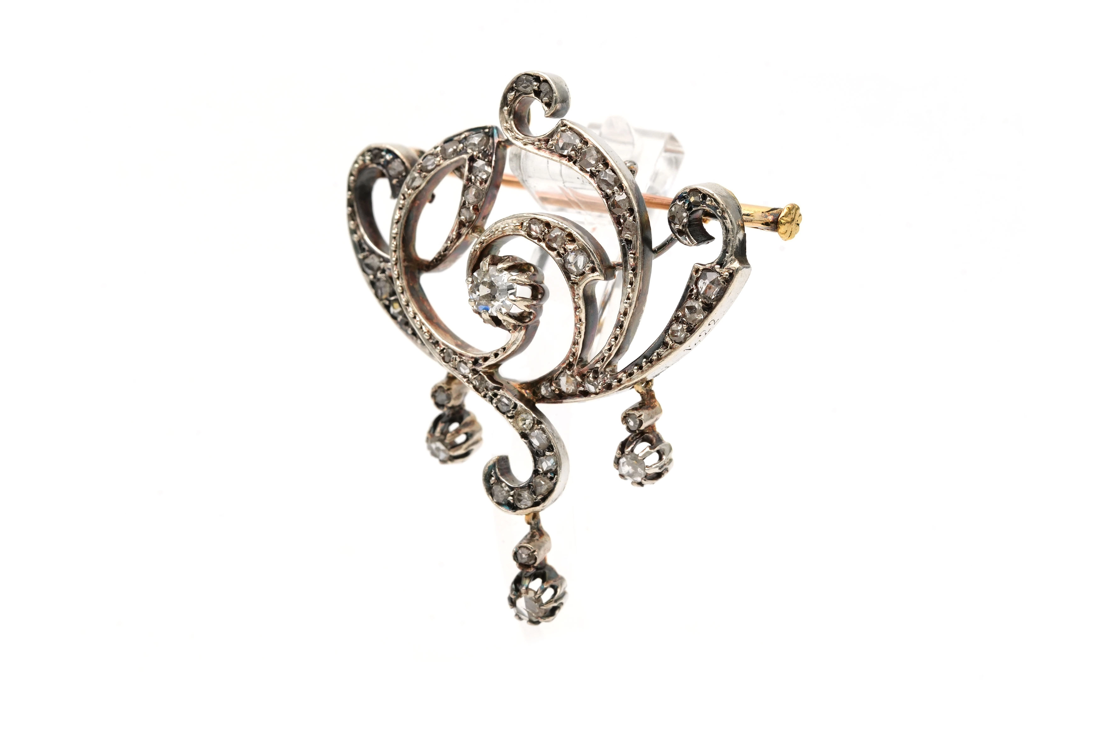 Broche Art Nouveau en or jaune 18 carats et argent sertie de diamants taille "rose" et d'un diamant taille "Old cut" - 2