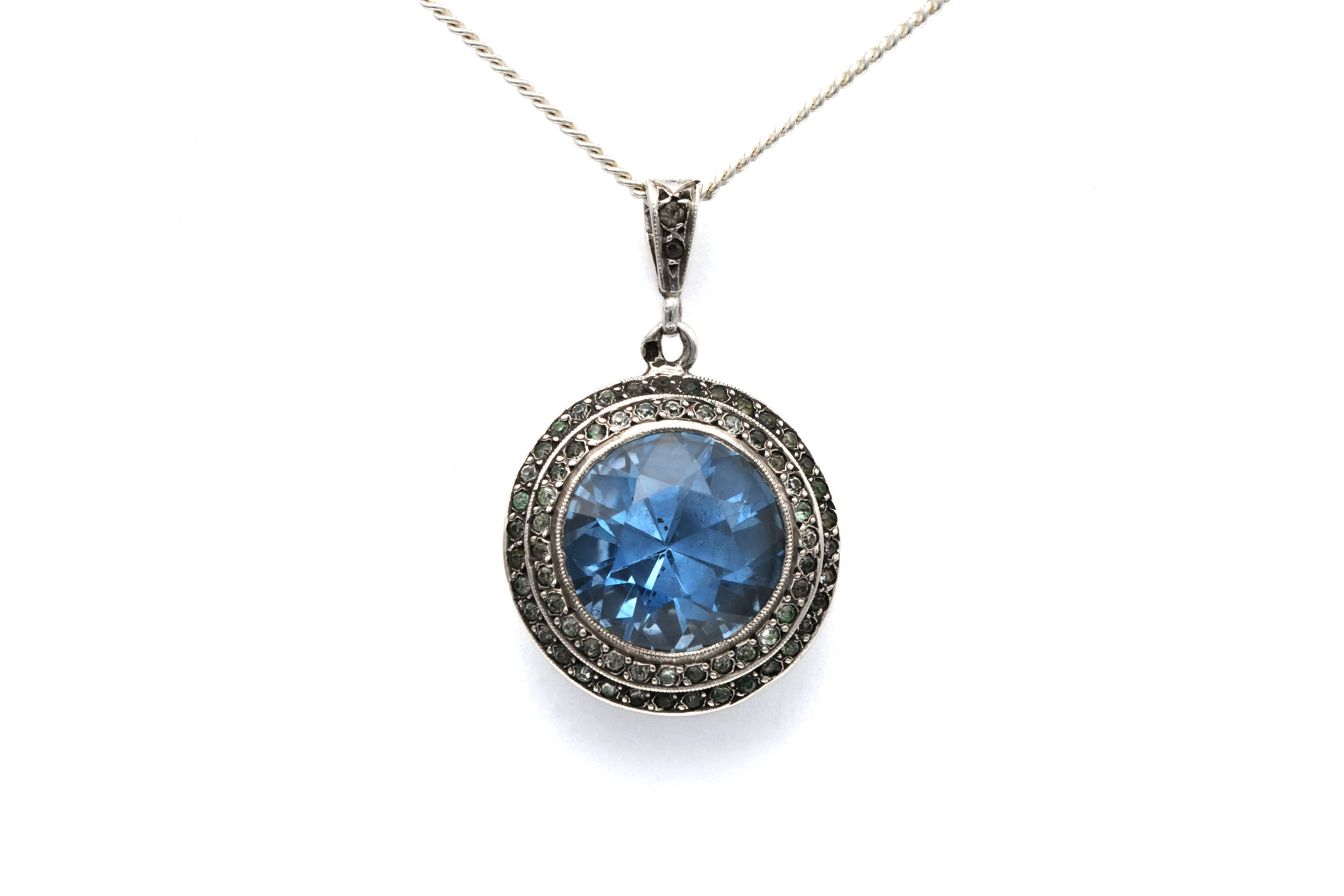 Pendentif Art Déco en argent serti d'une spinelle de synthèse et de strass - 1
