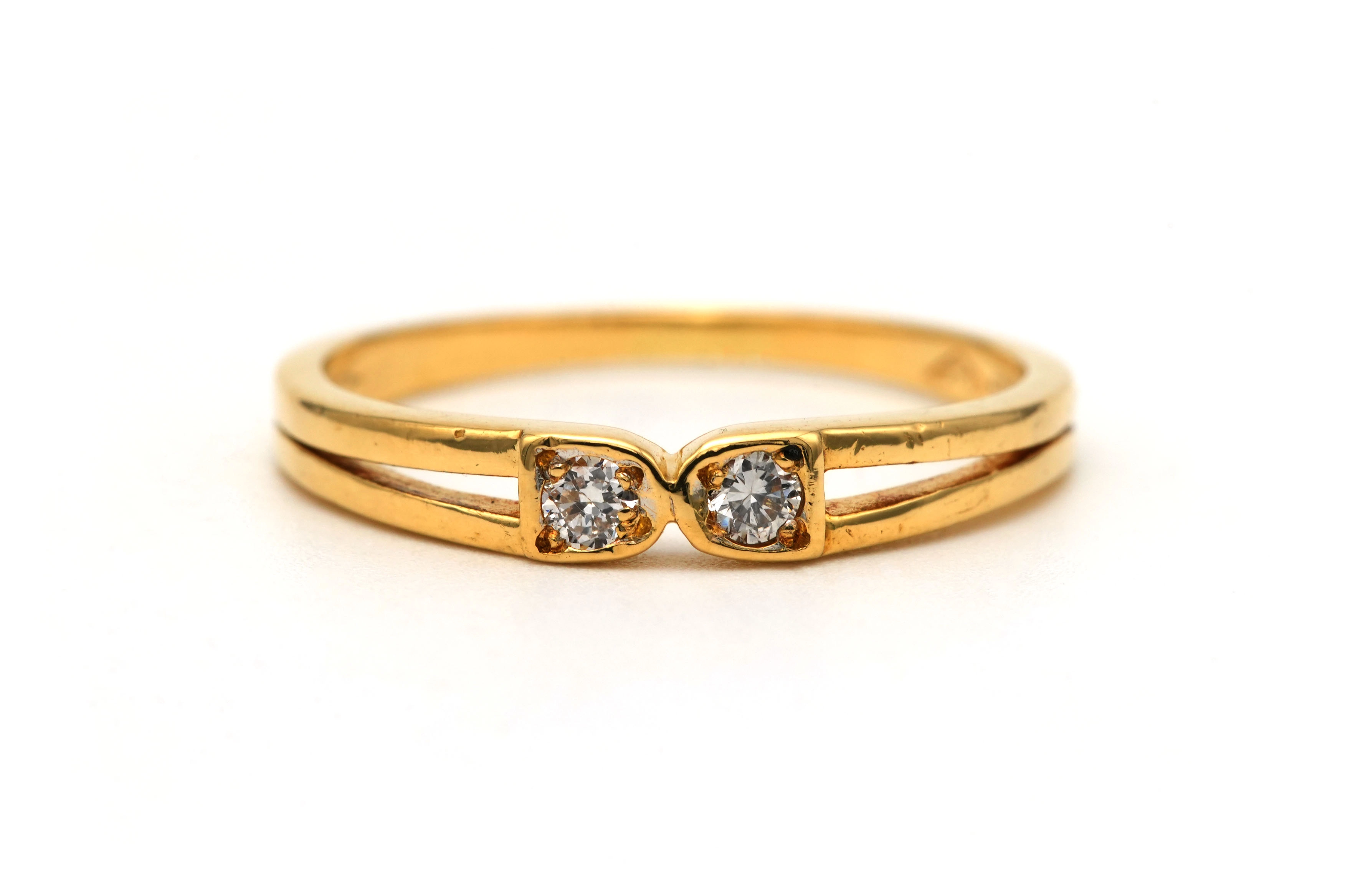 Bague contemporaine en or jaune 18 carats sertie de diamants taille "brillant" (+-0.05ct) - - 1