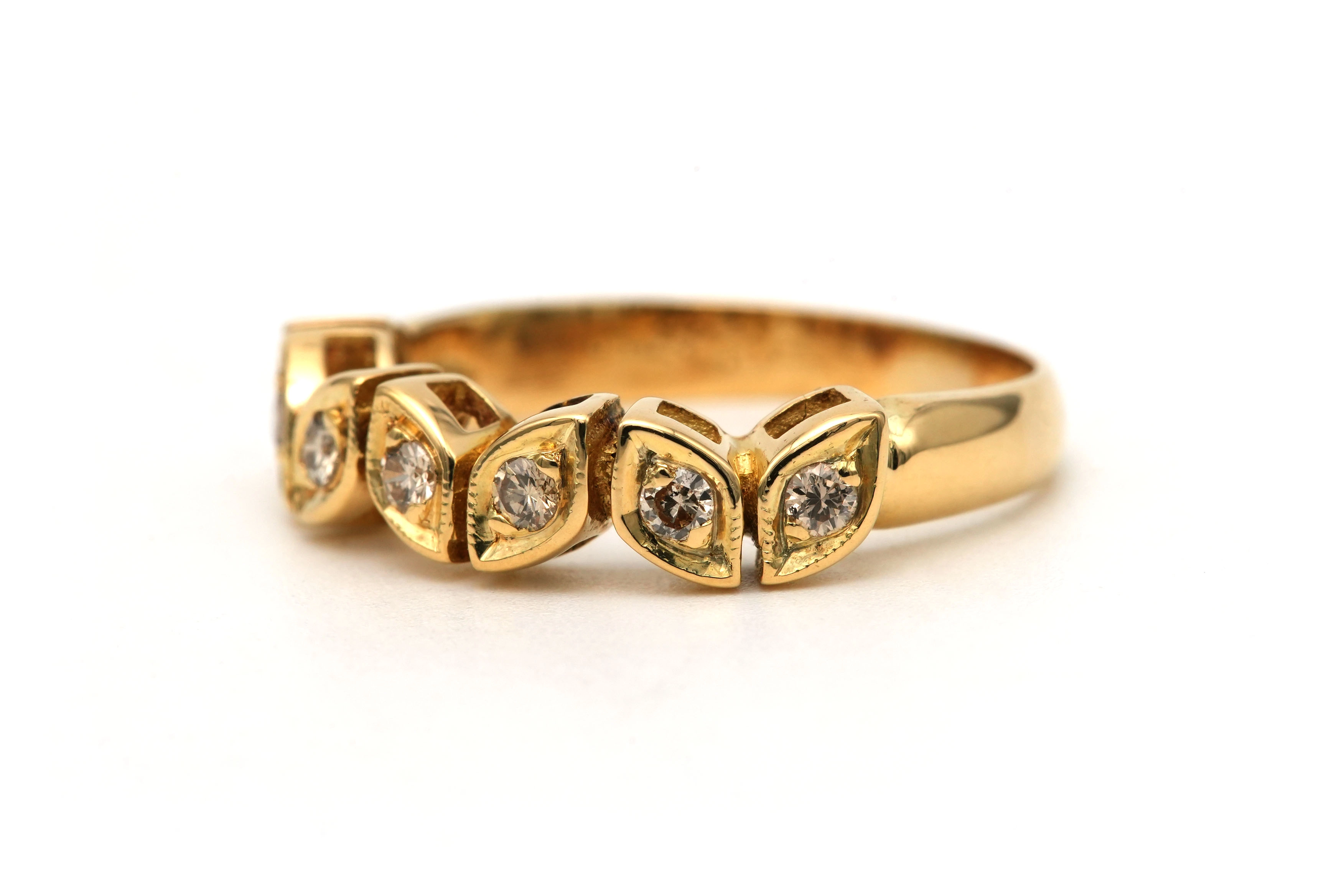 Bague contemporaine en or jaune 18 carats sertie de diamants "taille" brillant (+-0.17ct) - 2