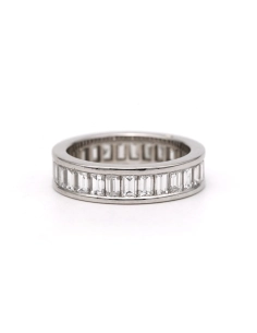 Alliance américaine contemporaine en or blanc 18 carats sertie de diamants taille "baguette" - 7