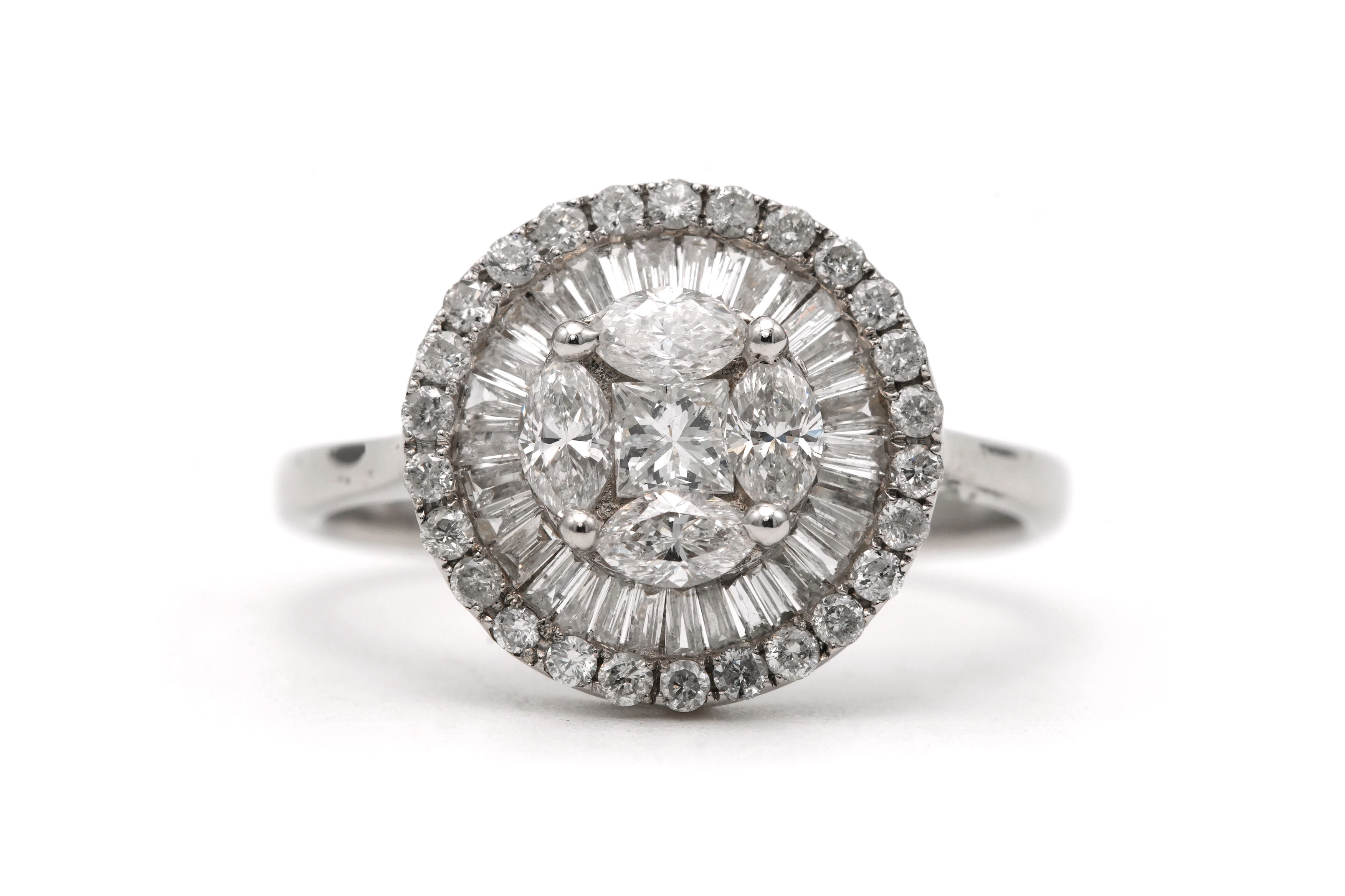 Bague contemporaine en or blanc 18 carats sertie de diamants taille "baguette", "marquise" et "brillant" (+-1.22ct) - 1