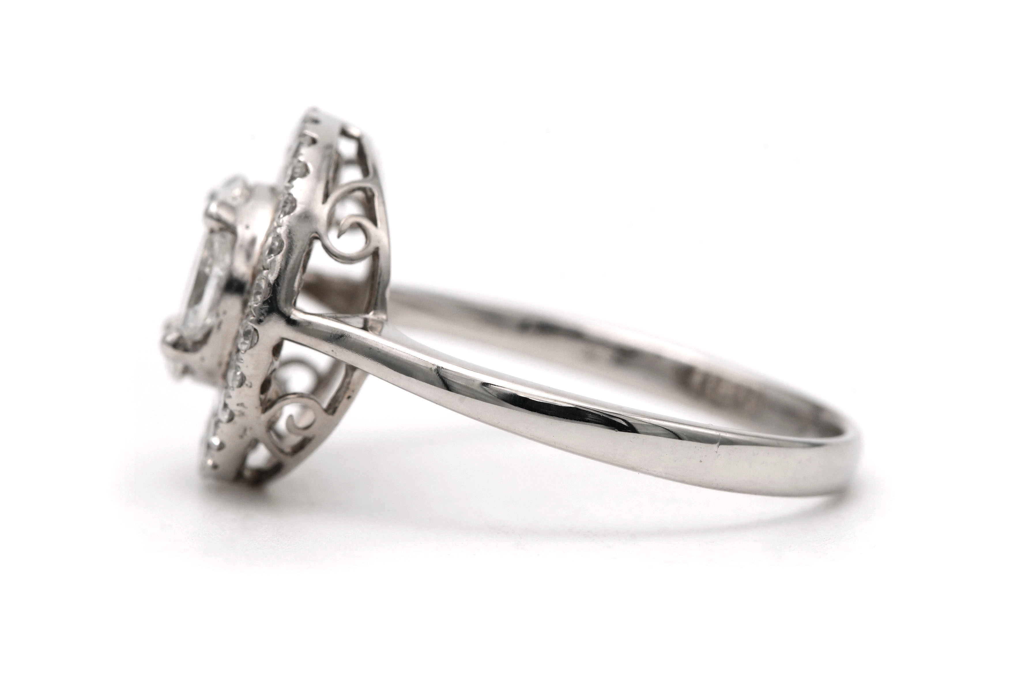 Bague contemporaine en or blanc 18 carats sertie de diamants taille "baguette", "marquise" et "brillant" (+-1.22ct) - 3