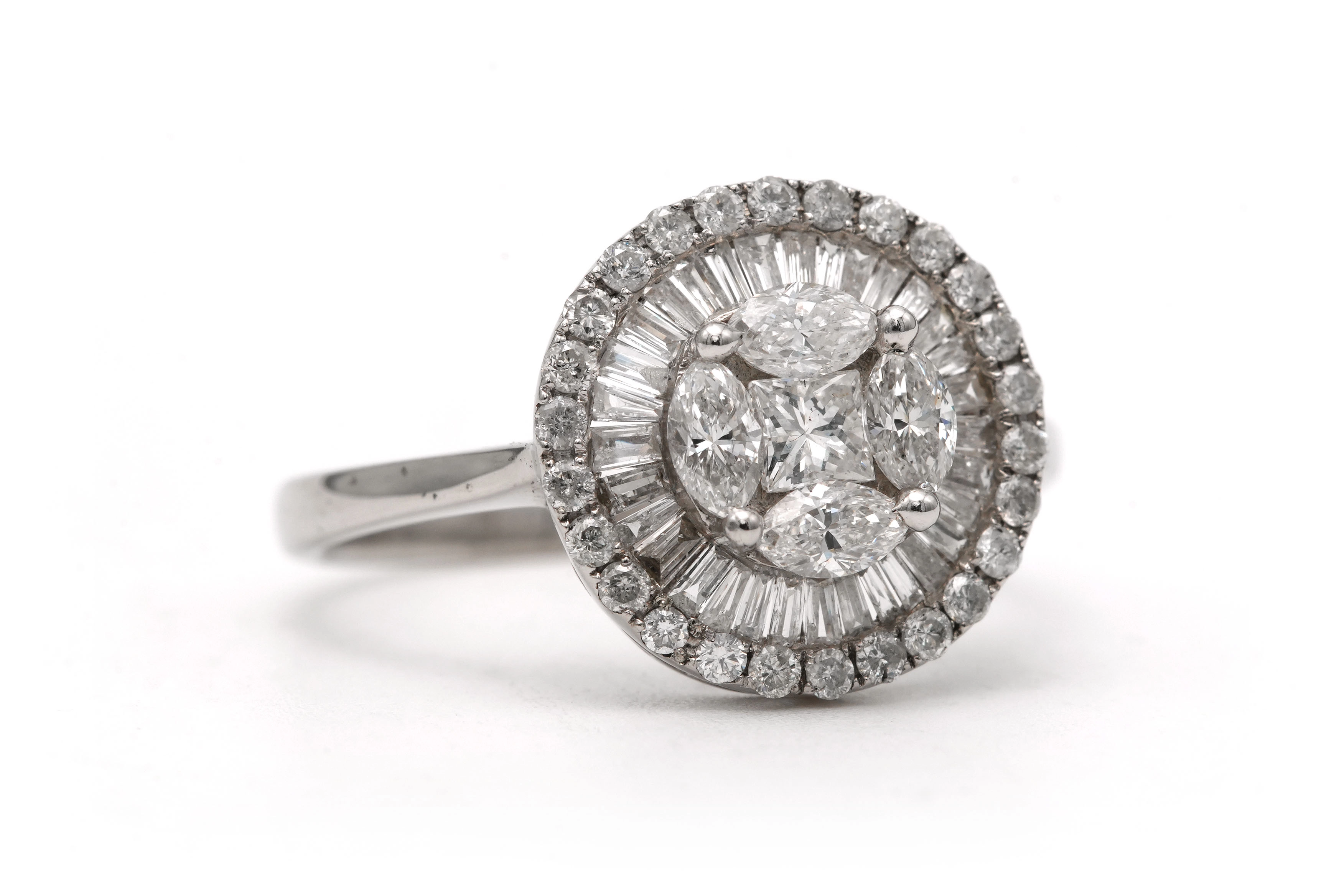 Bague contemporaine en or blanc 18 carats sertie de diamants taille "baguette", "marquise" et "brillant" (+-1.22ct) - 6