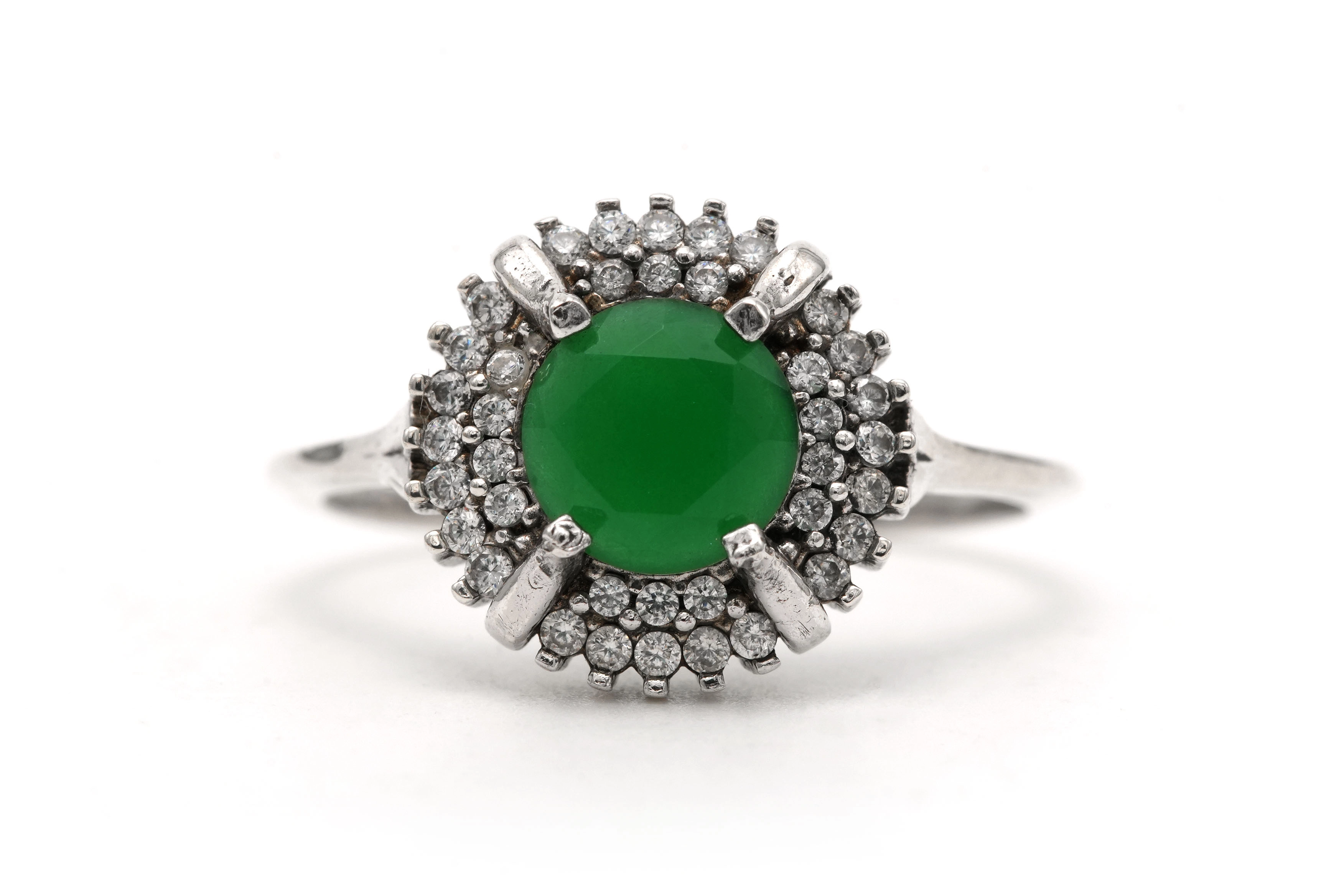 Bague contemporaine en argent 925 sertie d'un chrysoprase et de zirconiums - 1