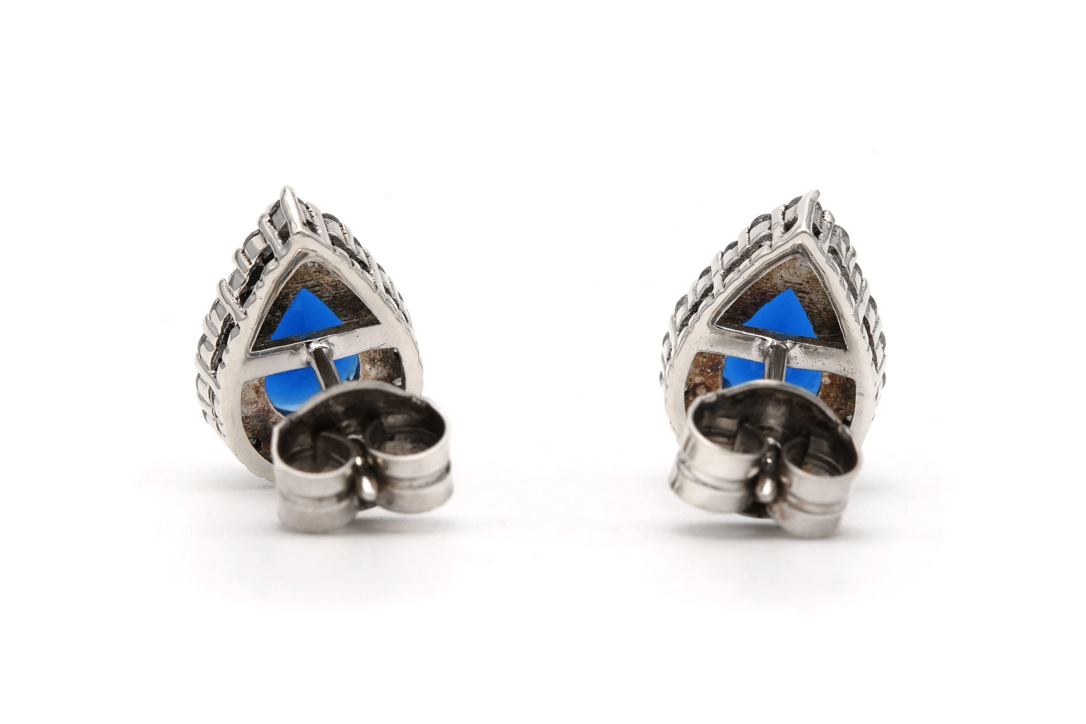 Boucles d'oreilles contemporaines en argent 925 serties de saphirs de synthèse et de zirconiums - 4