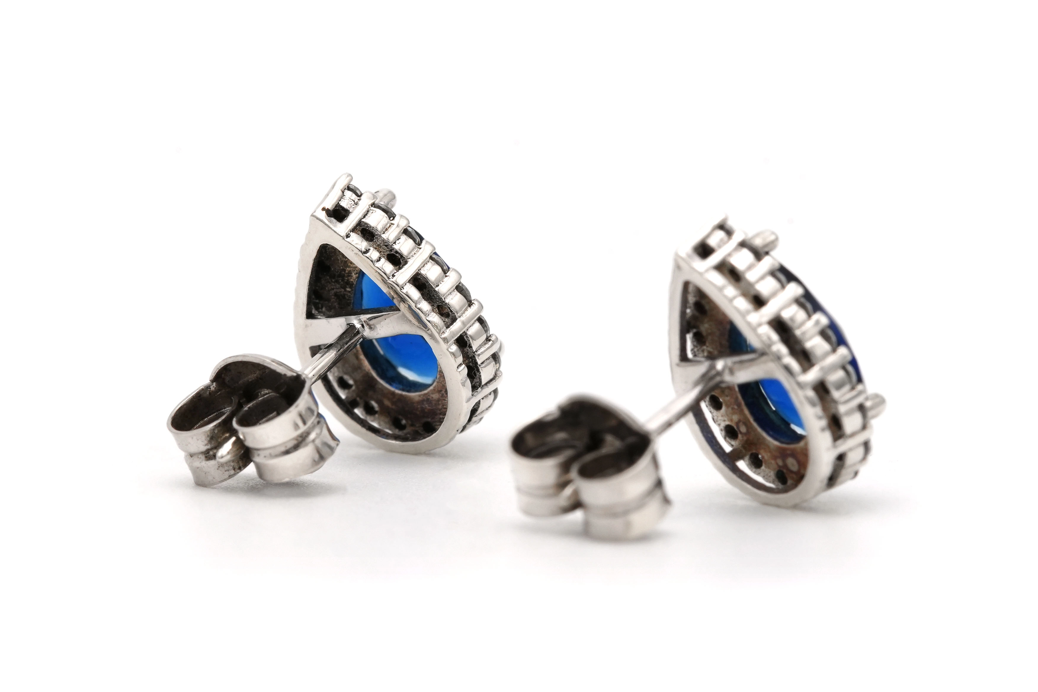 Boucles d'oreilles contemporaines en argent 925 serties de saphirs de synthèse et de zirconiums - 5