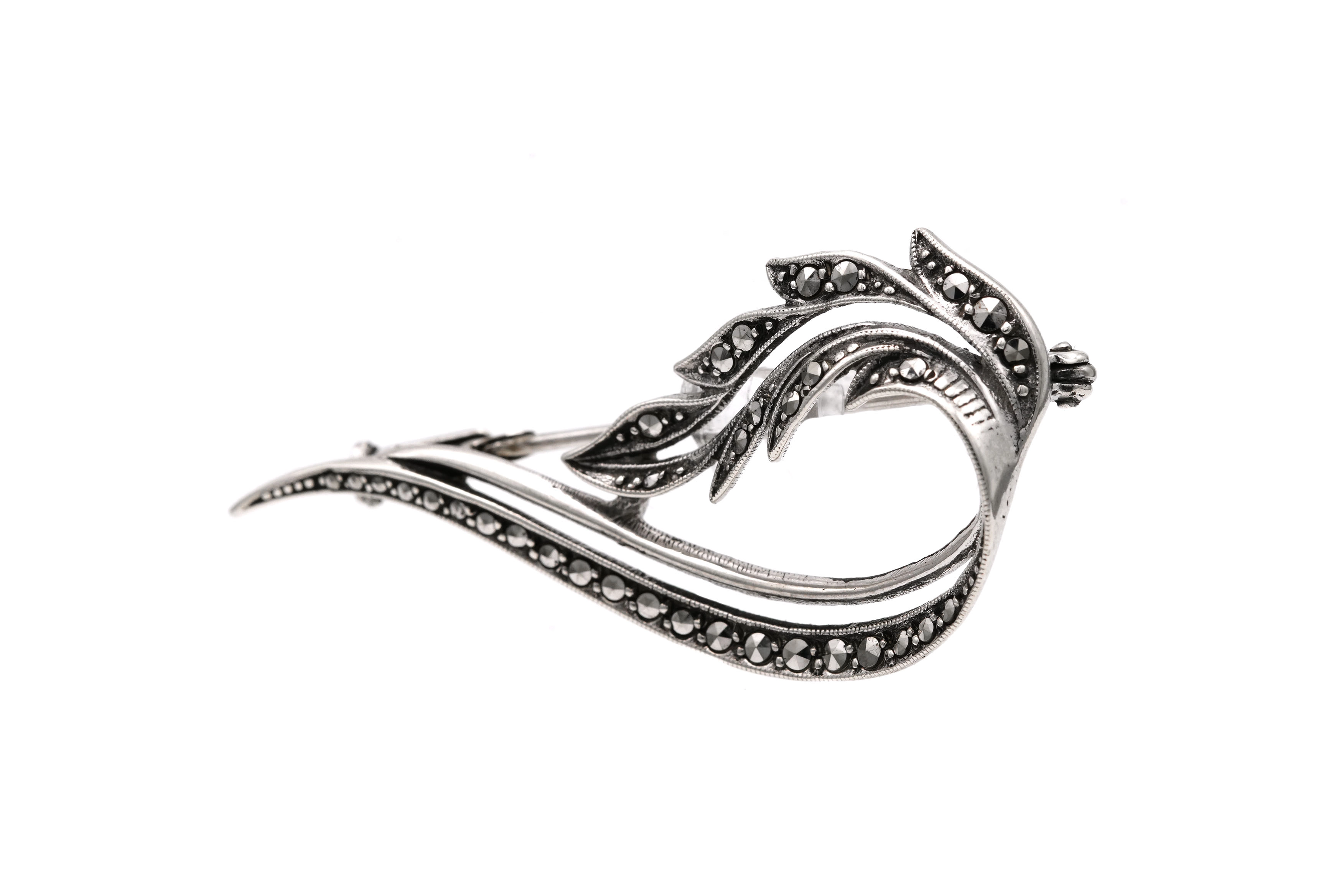 Broche Art Déco en argent 800 sertie de marcassites - 2