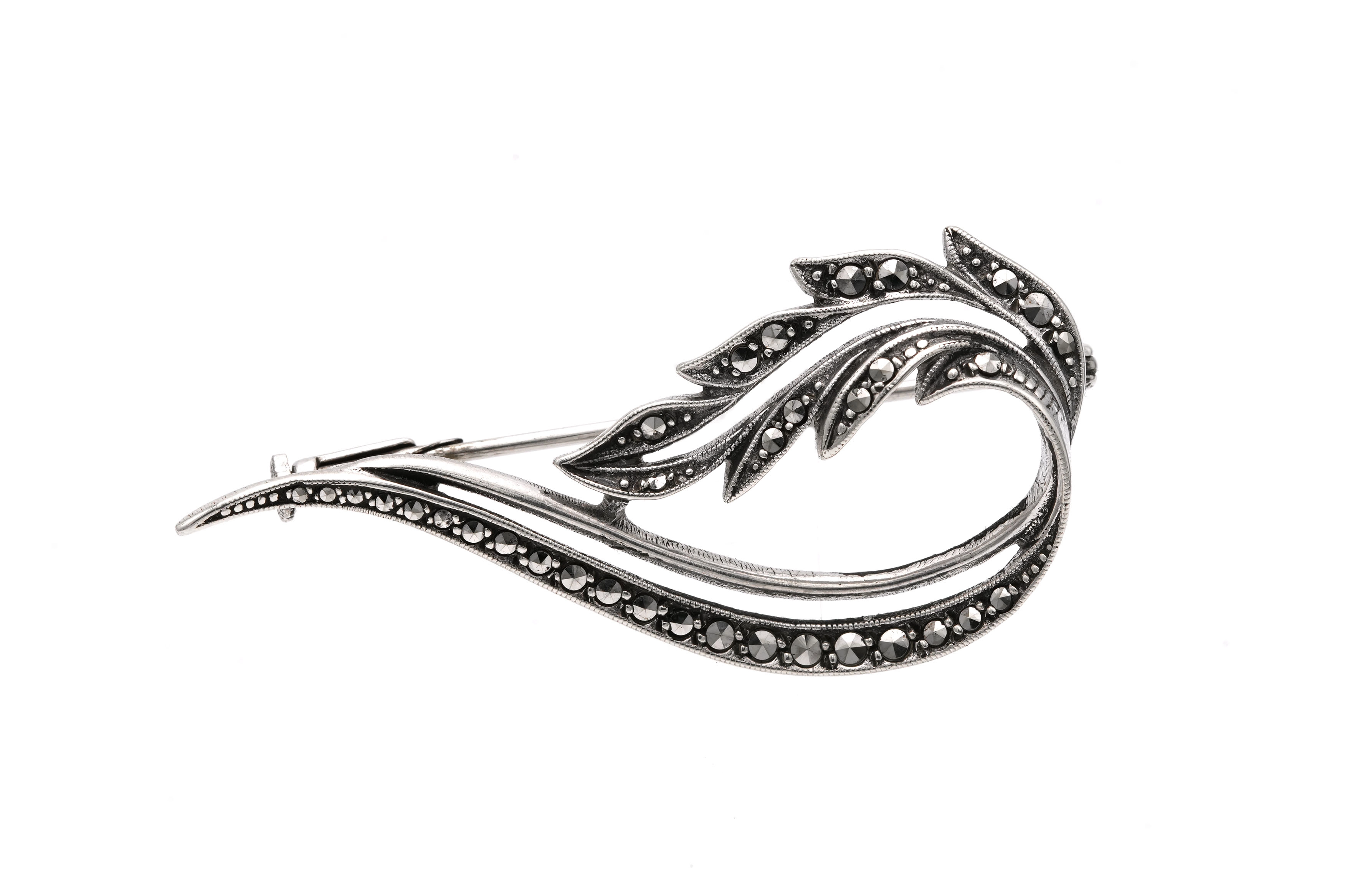 Broche Art Déco en argent 800 sertie de marcassites - 1