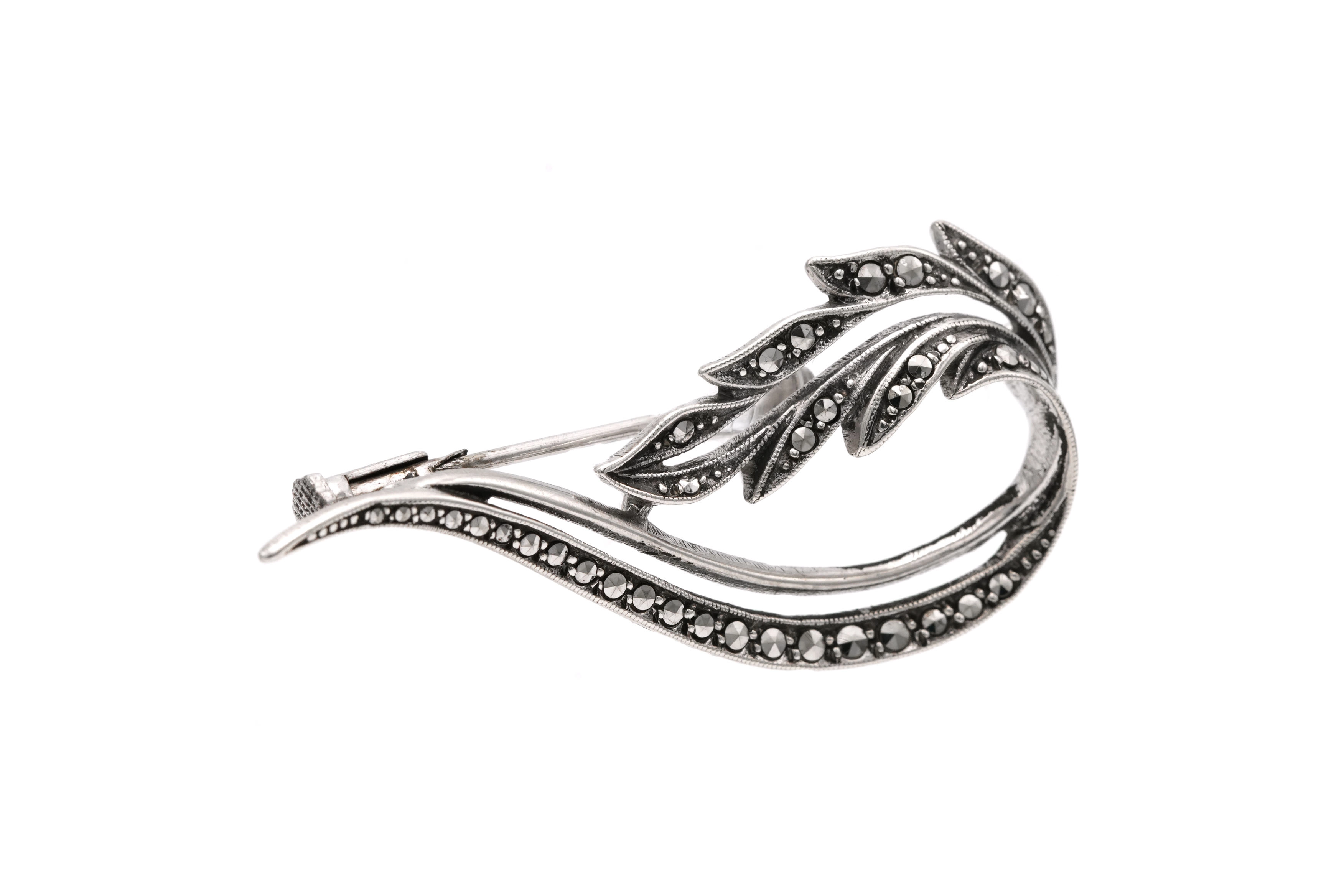 Broche Art Déco en argent 800 sertie de marcassites - 6