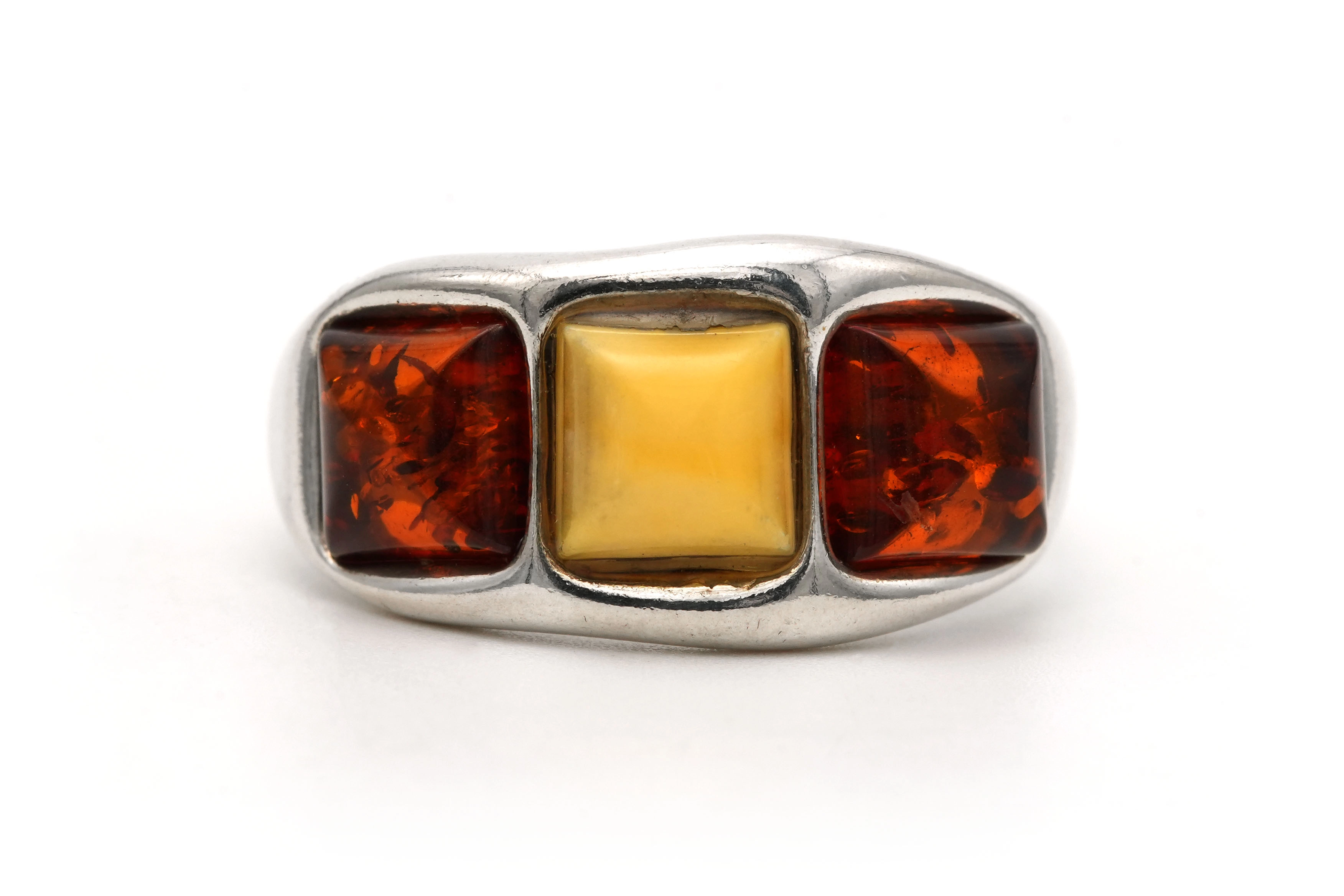 Bague contemporaine en argent 925 sertie d'ambre - 1