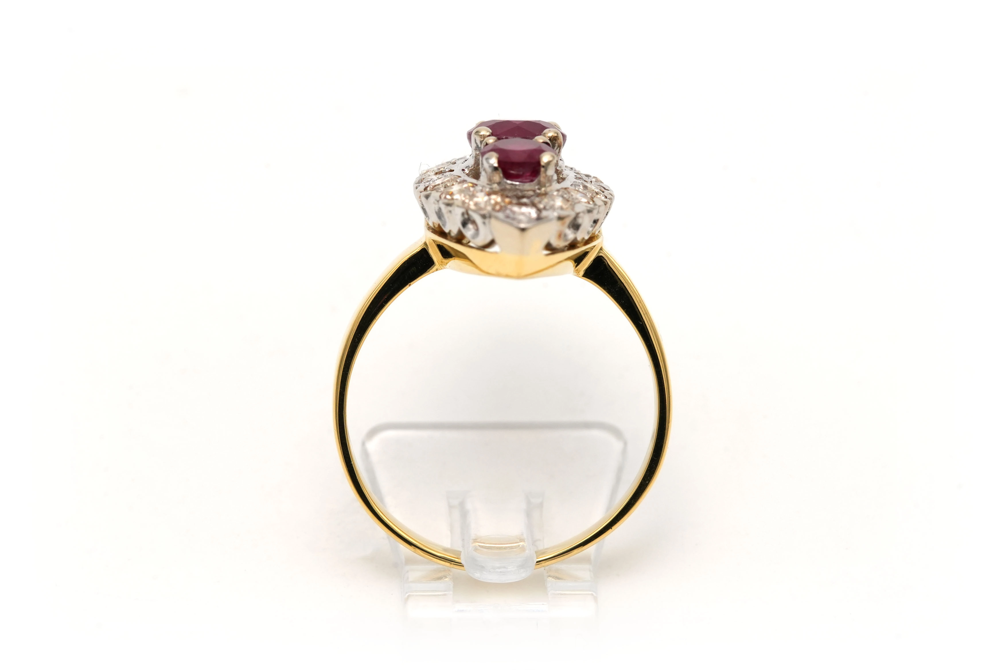 Bague marquise Années 70 en or jaune et blanc 18 carats sertie de rubis et de diamants taille "brillant" (+-ct) - 4