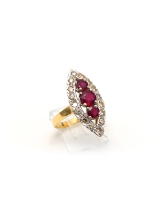 Bague marquise Années 70 en or jaune et blanc 18 carats sertie de rubis et de diamants taille "brillant" (+-ct) - 6