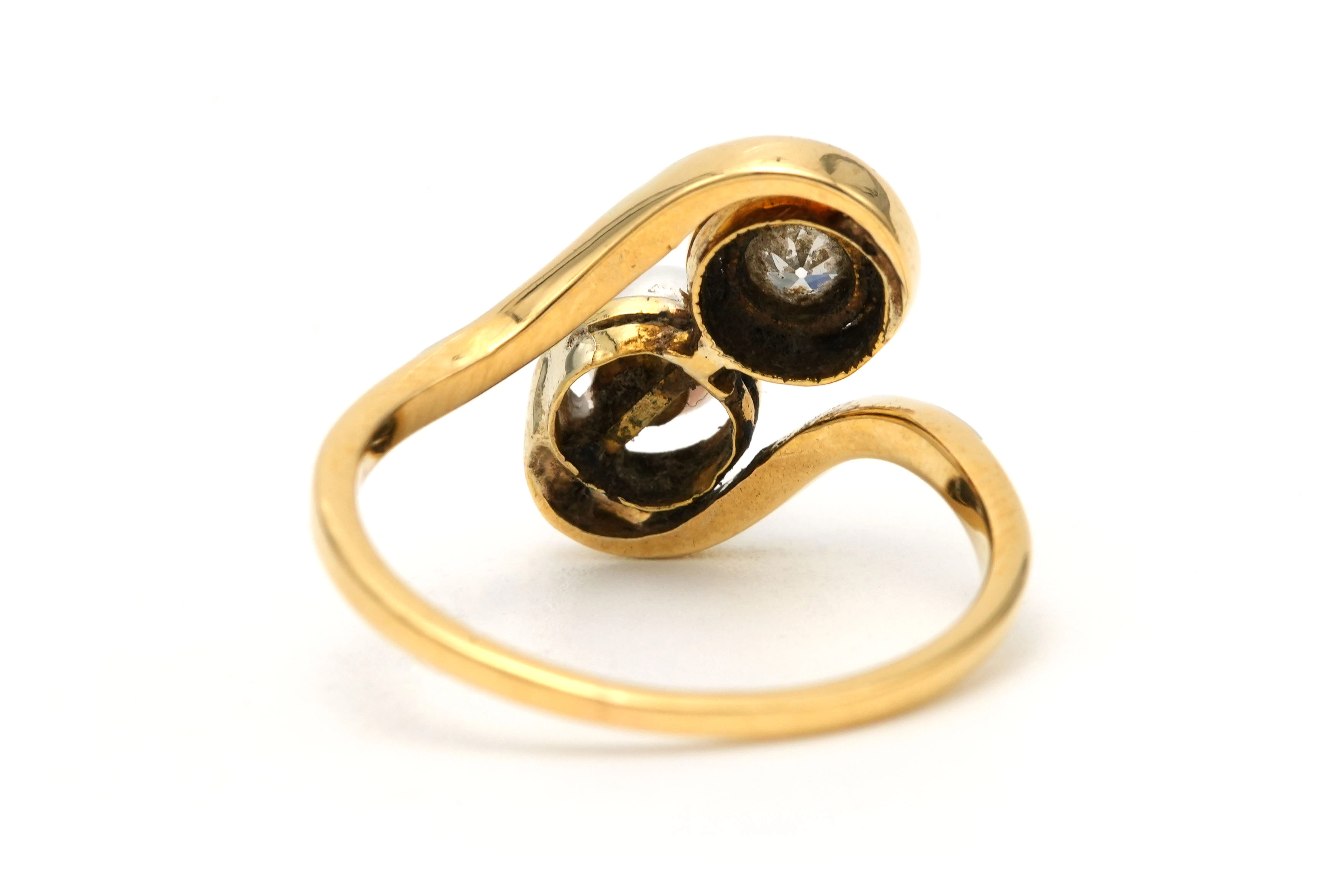 Bague Art Nouveau en or blanc et jaune 18 carats sertie d'une perle et de diamants old cut - 4