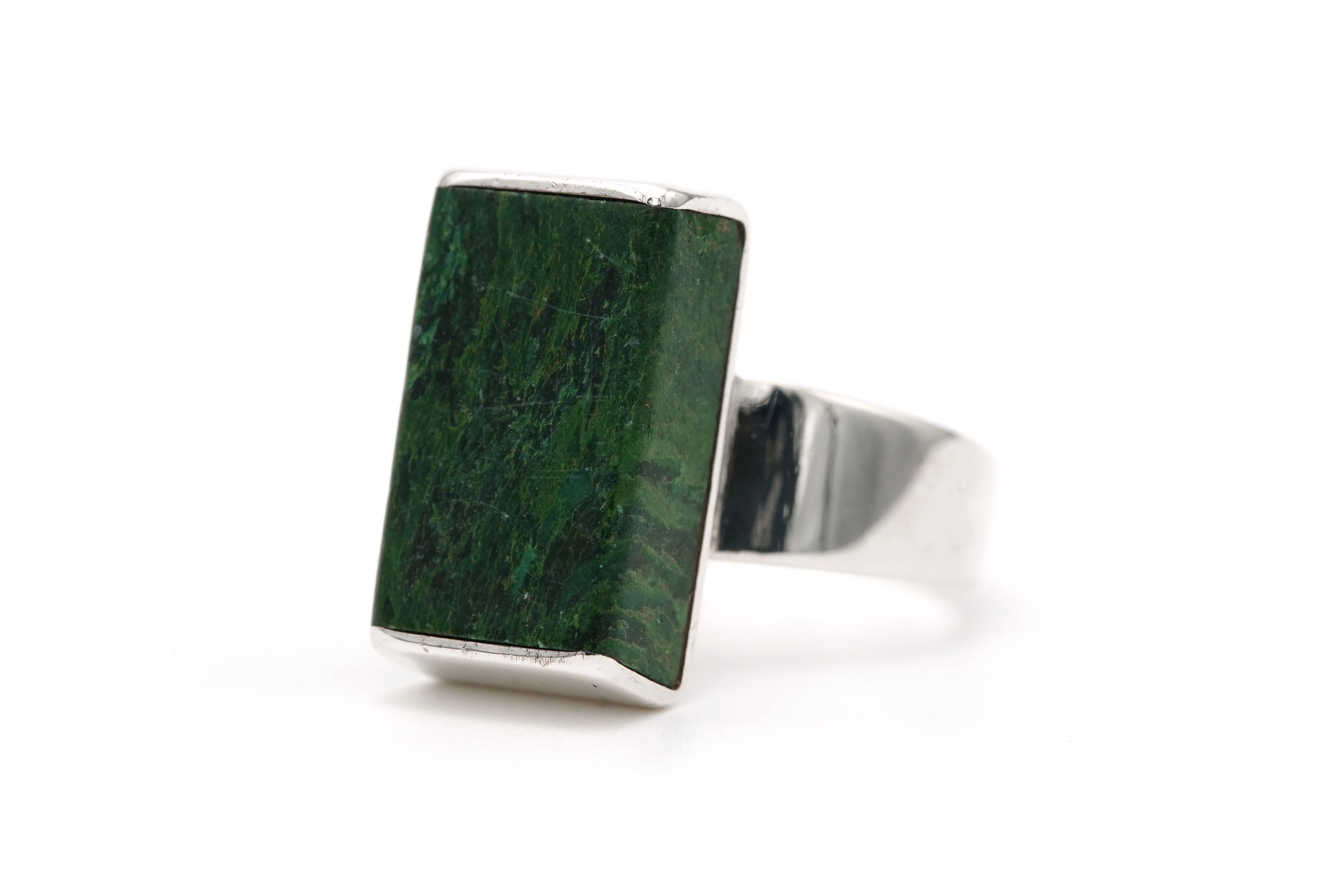 Bague Années 70 en argent sertie d'une jadélite - 2