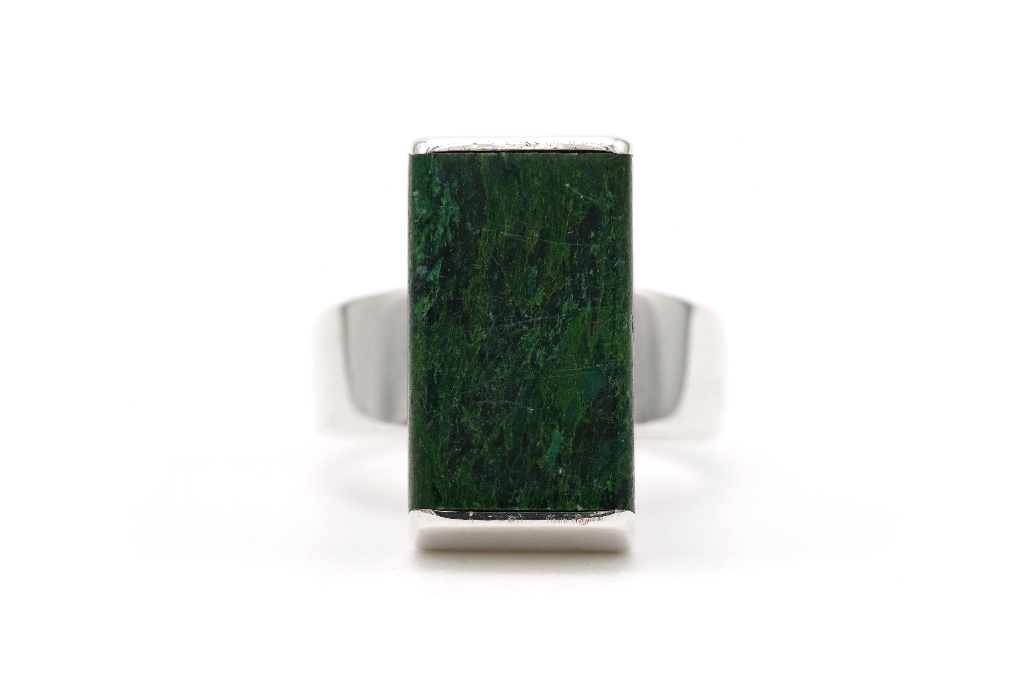 Bague Années 70 en argent sertie d'une jadélite - 1