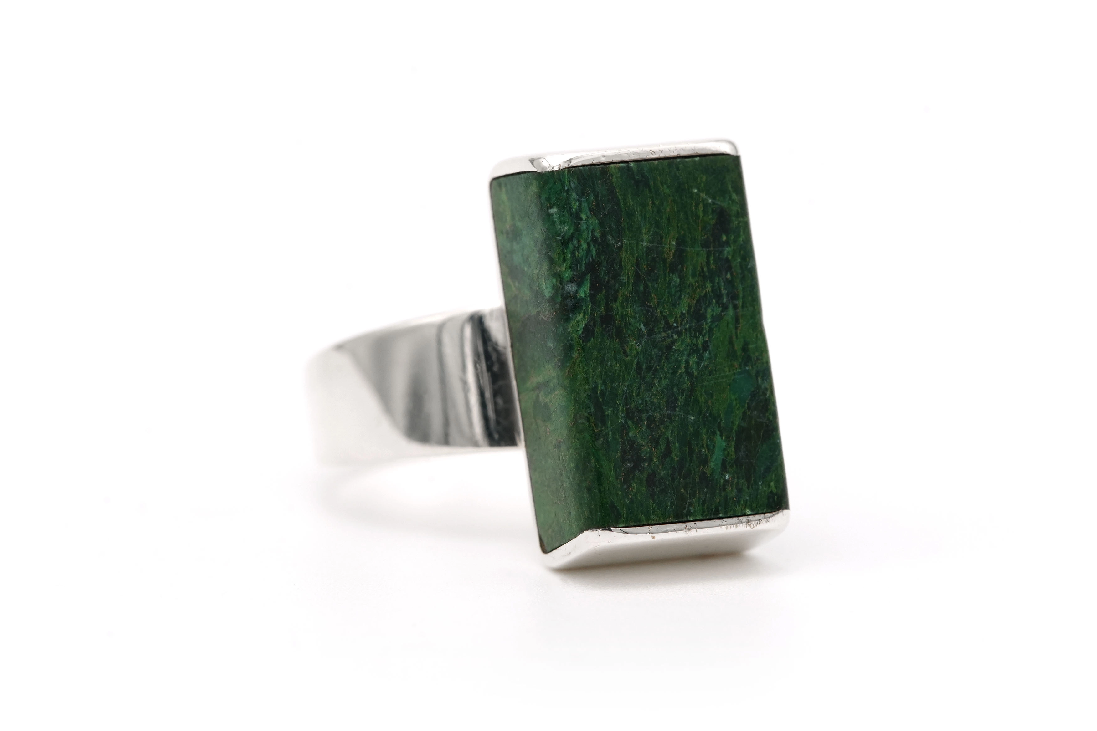 Bague Années 70 en argent sertie d'une jadélite - 6