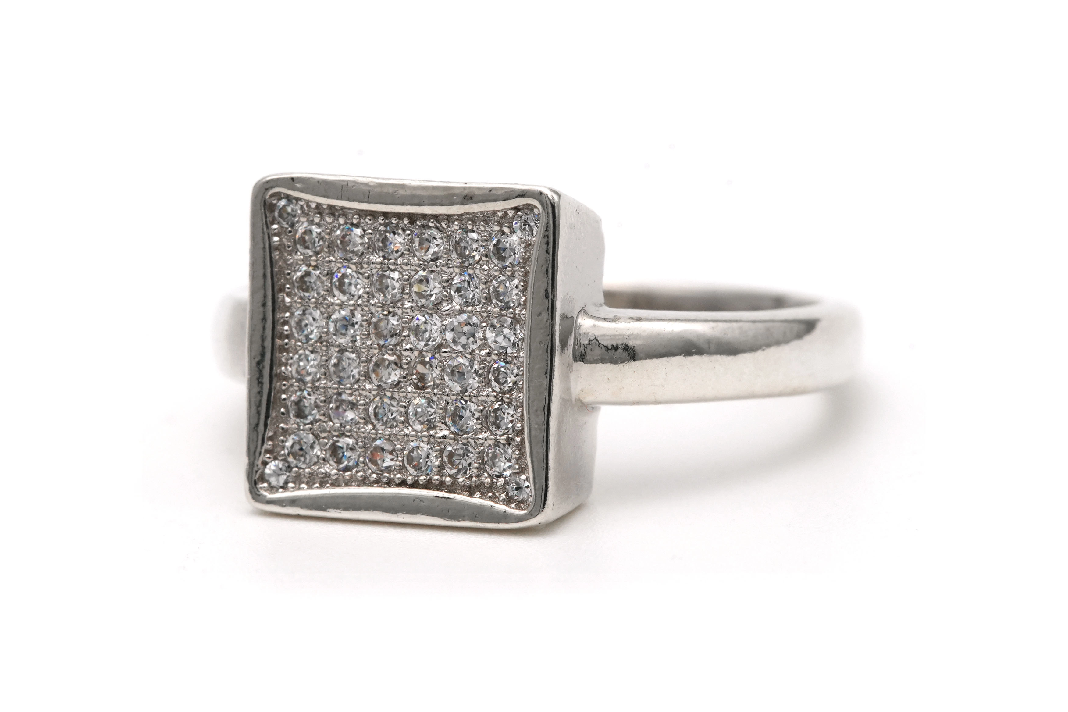 Bague contemporaine en argent 925 sertie de zirconiums - 1