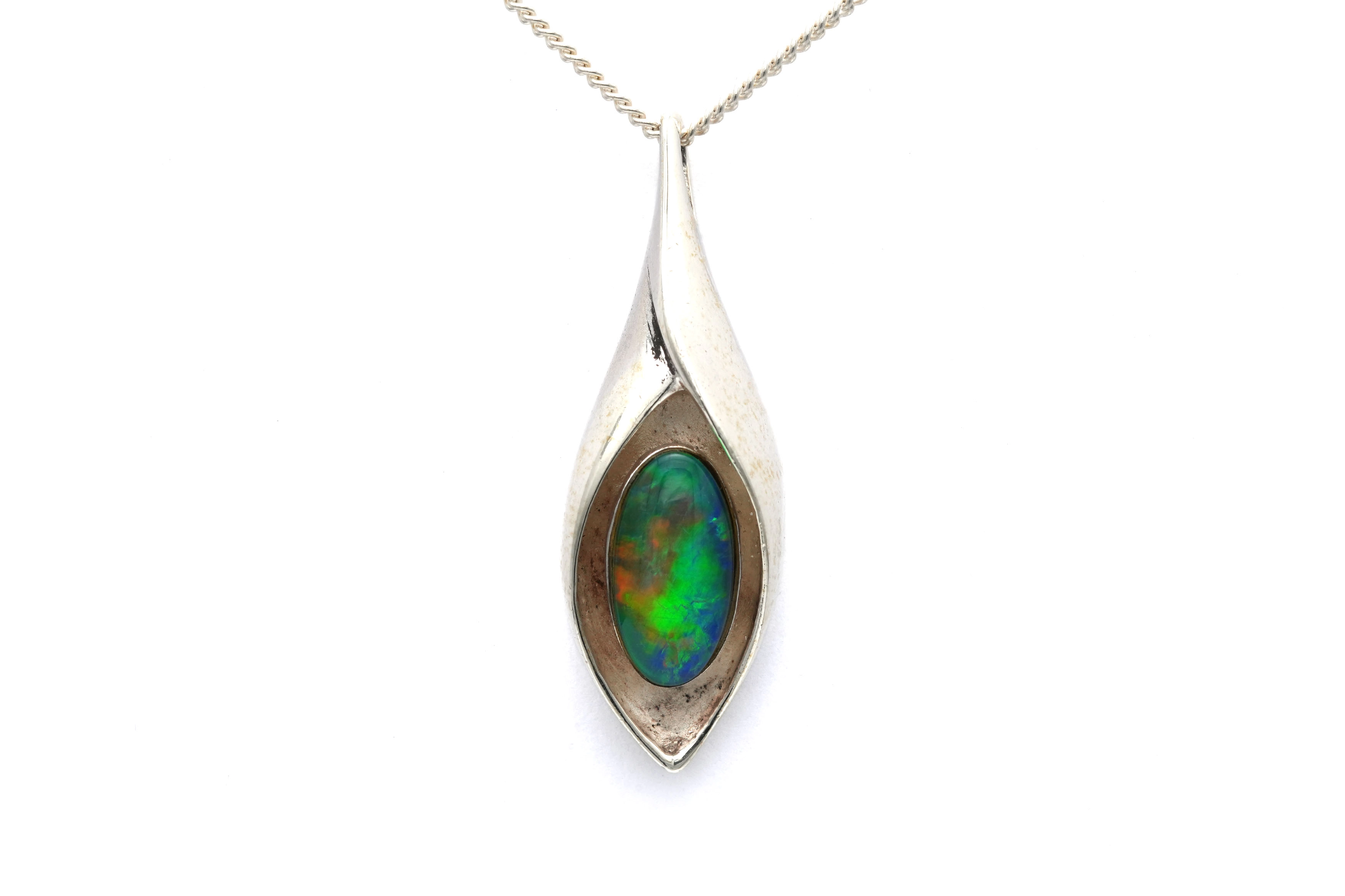 Pendentif contemporain en argent 925 serti d'une opale - 1