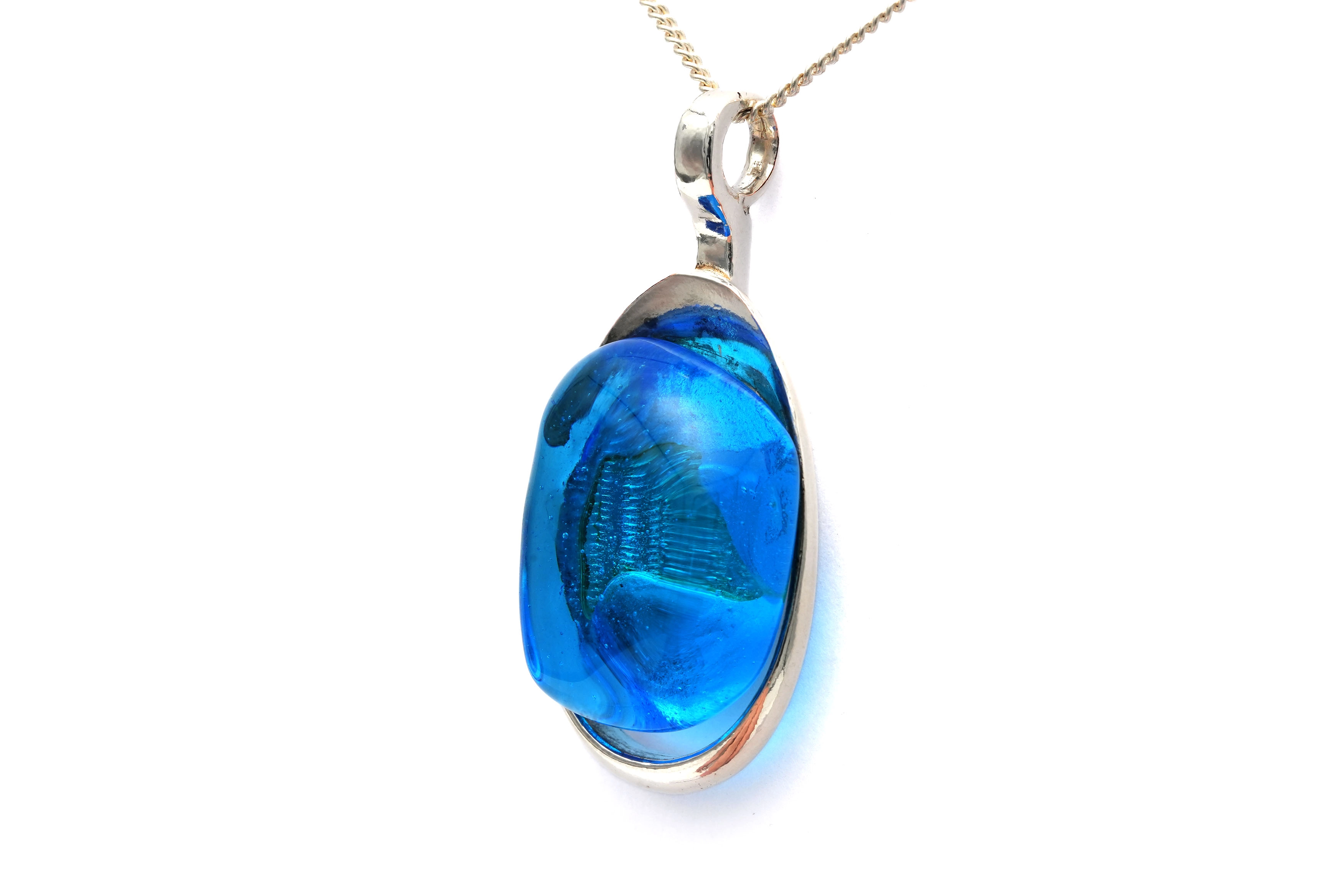 Pendentif Années 70 en argent serti d'une pâte de verre - 4