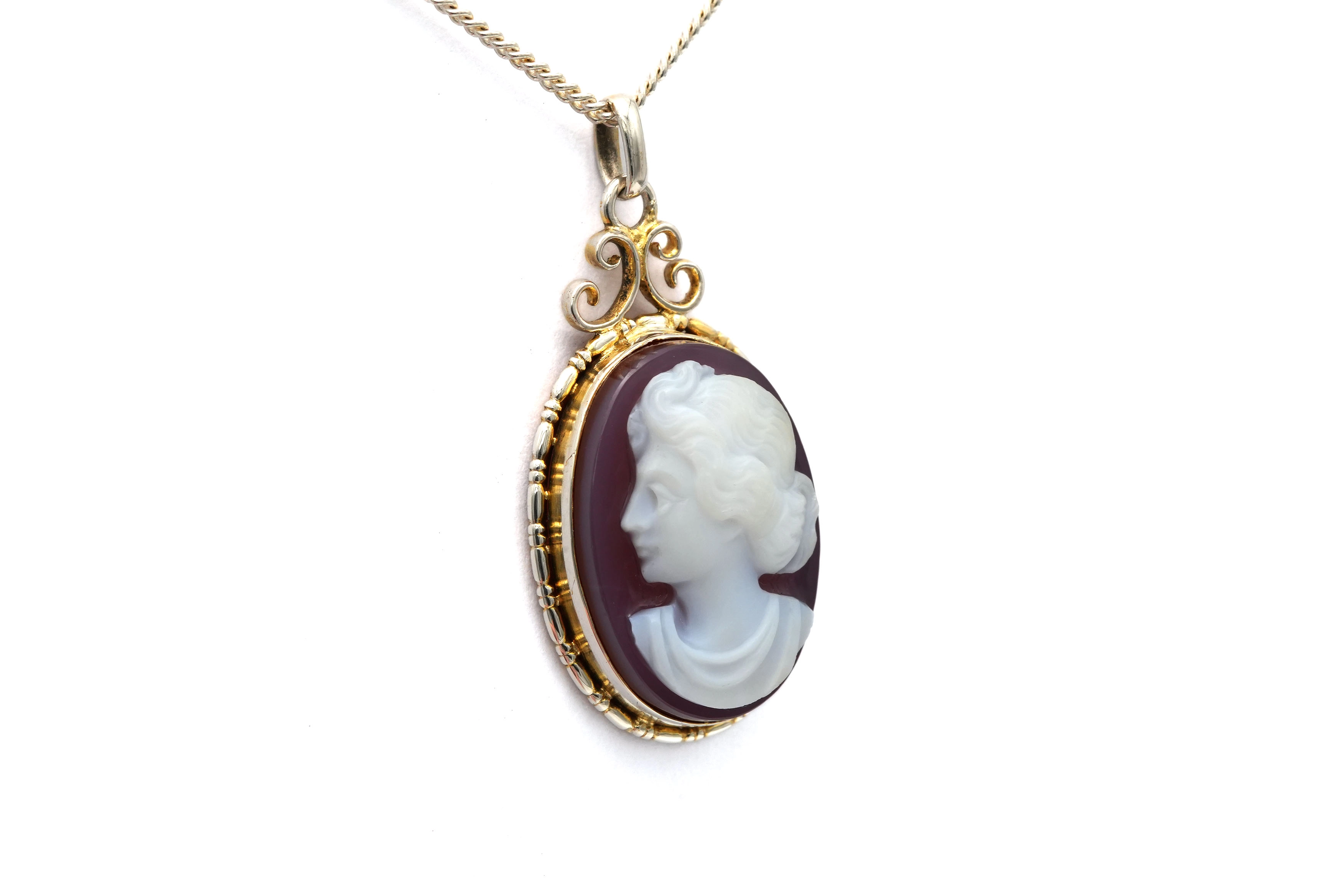 Pendentif Art Déco en argent serti d'un camée en agate - 1