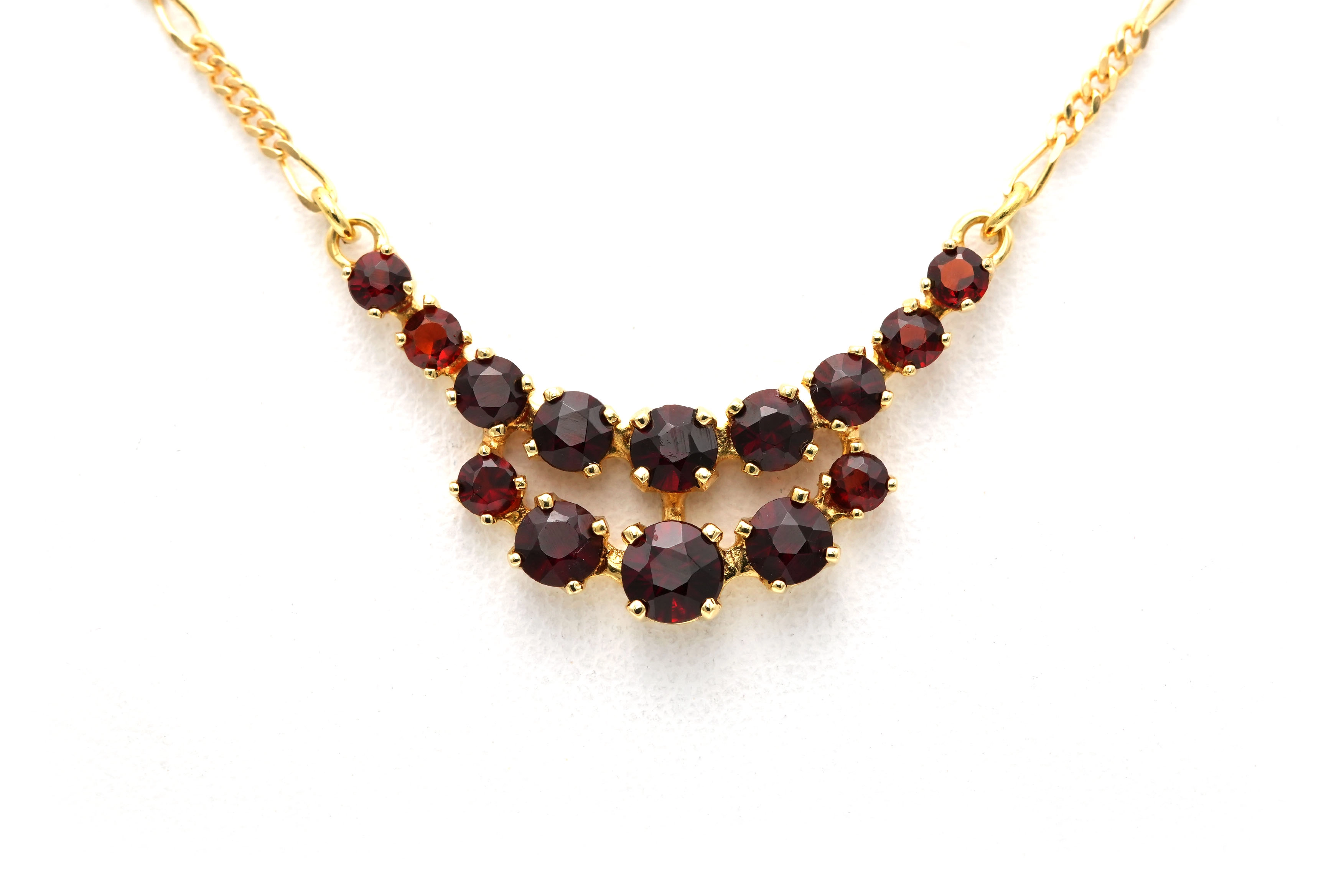 Collier en or jaune 18 carats serti de grenats - 1