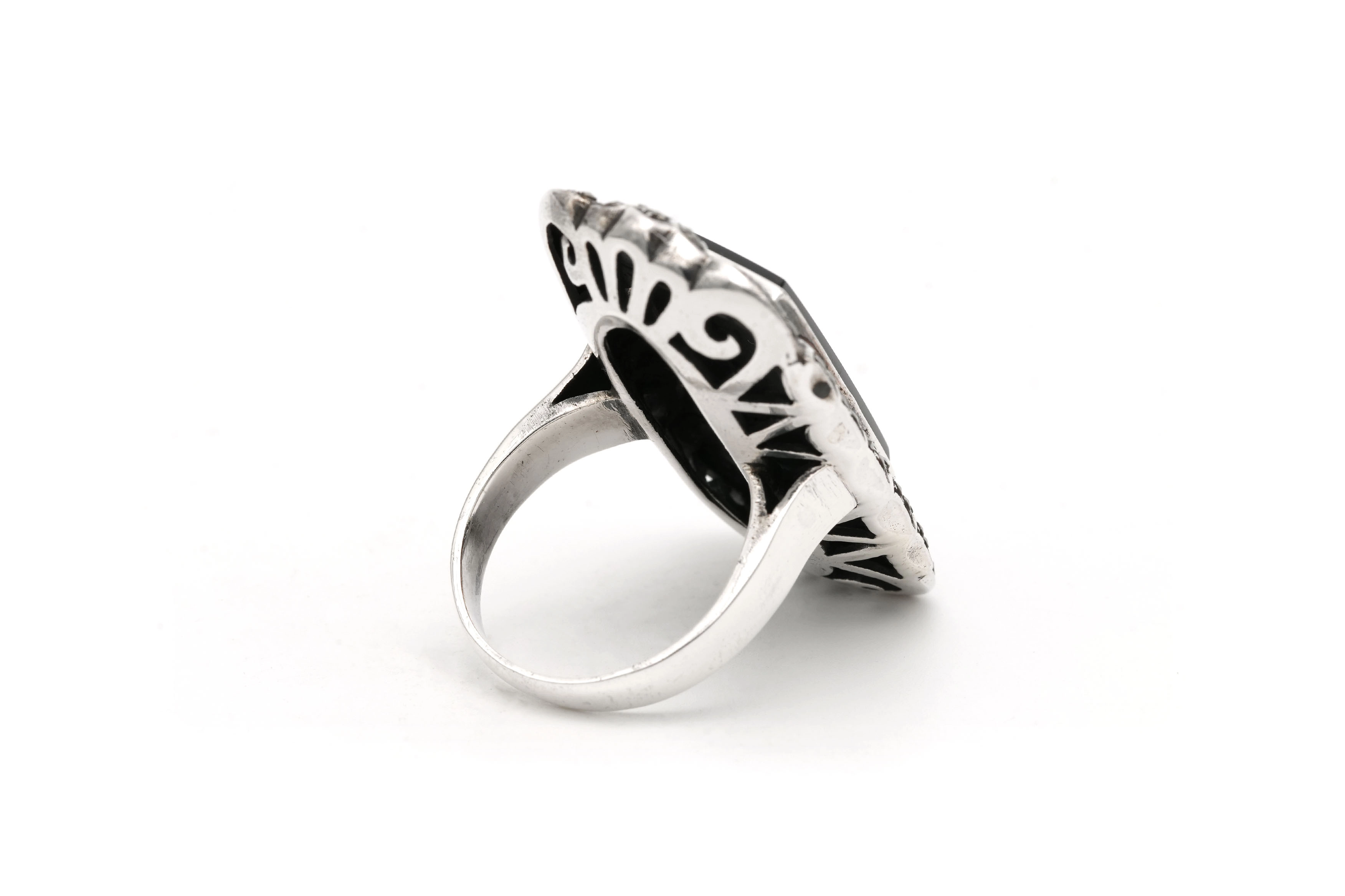Bague Art Déco en argent sertie d'une onyx et de marcassites - - 5