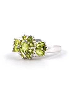 Bague contemporaine en argent 925 sertie de péridots - - 2