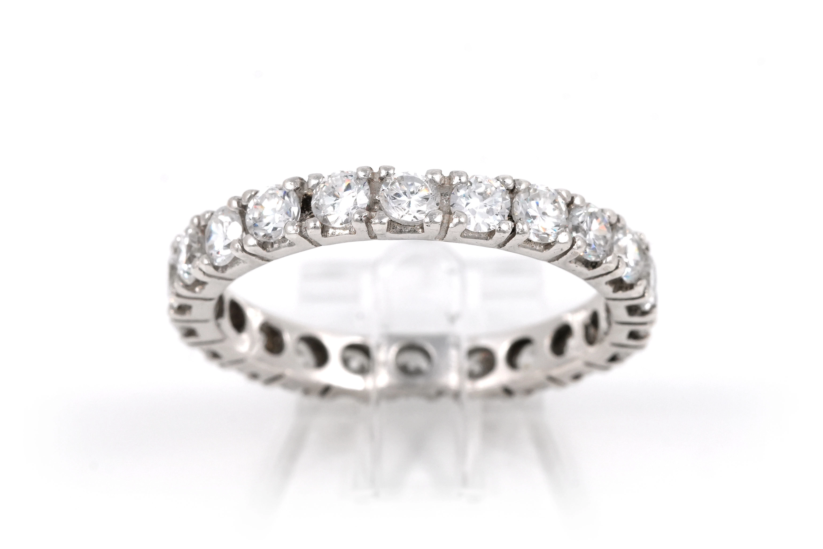 Bague contemporaine en argent 925 sertie de zirconiums - - 1