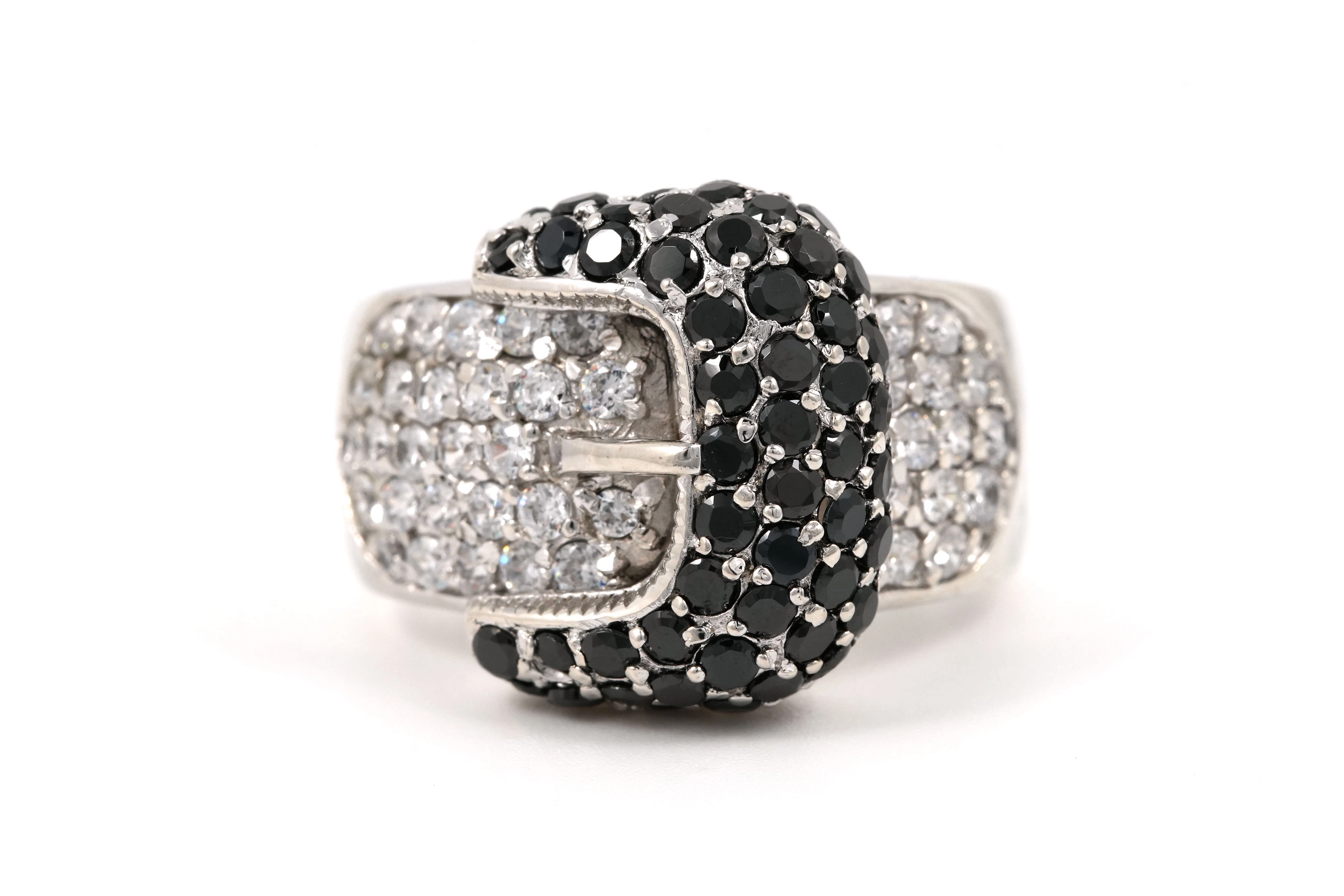 Bague contemporaine en argent 925 sertie de zirconiums - - 1