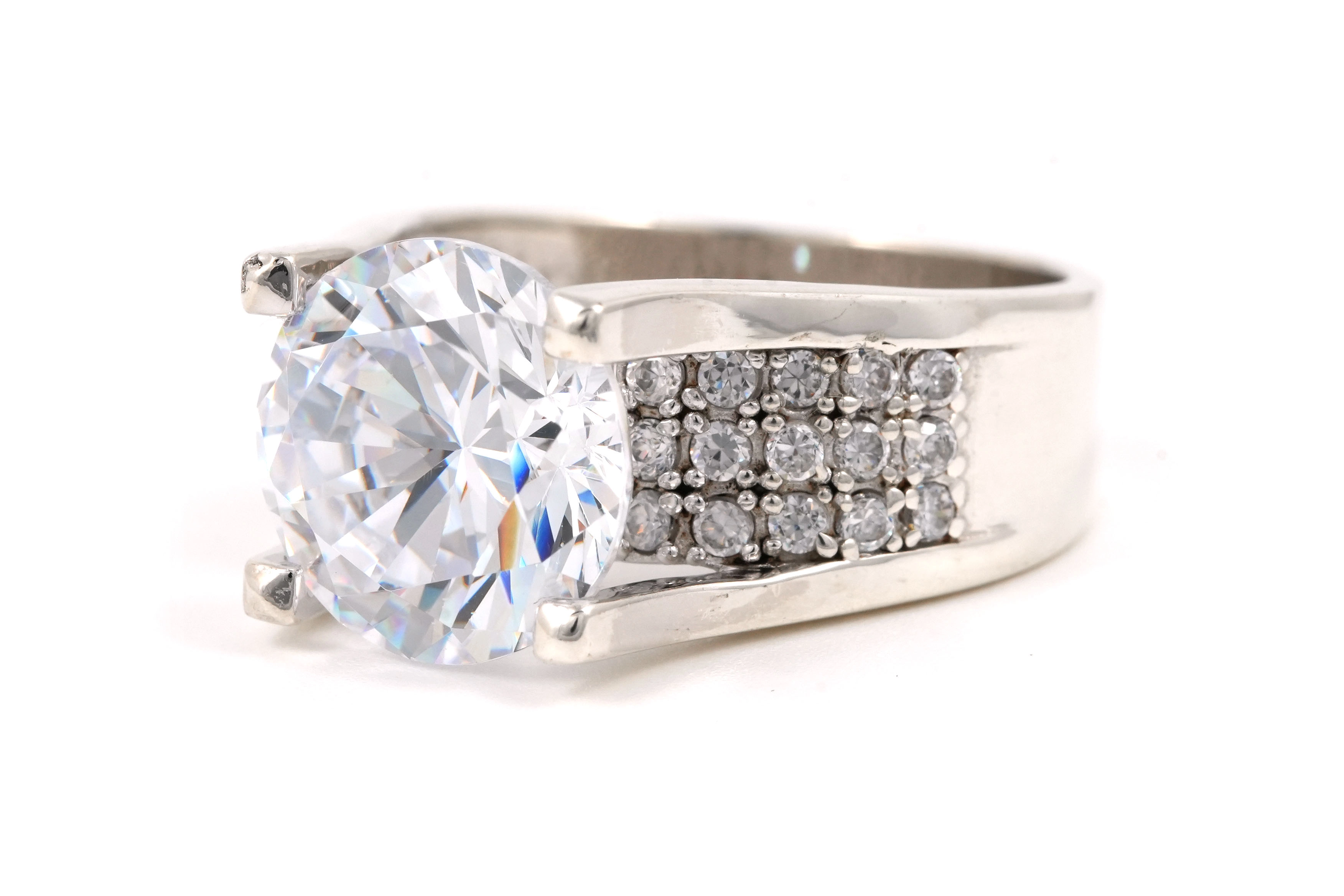 Bague contemporaine en argent 925 sertie de zirconiums - - 2