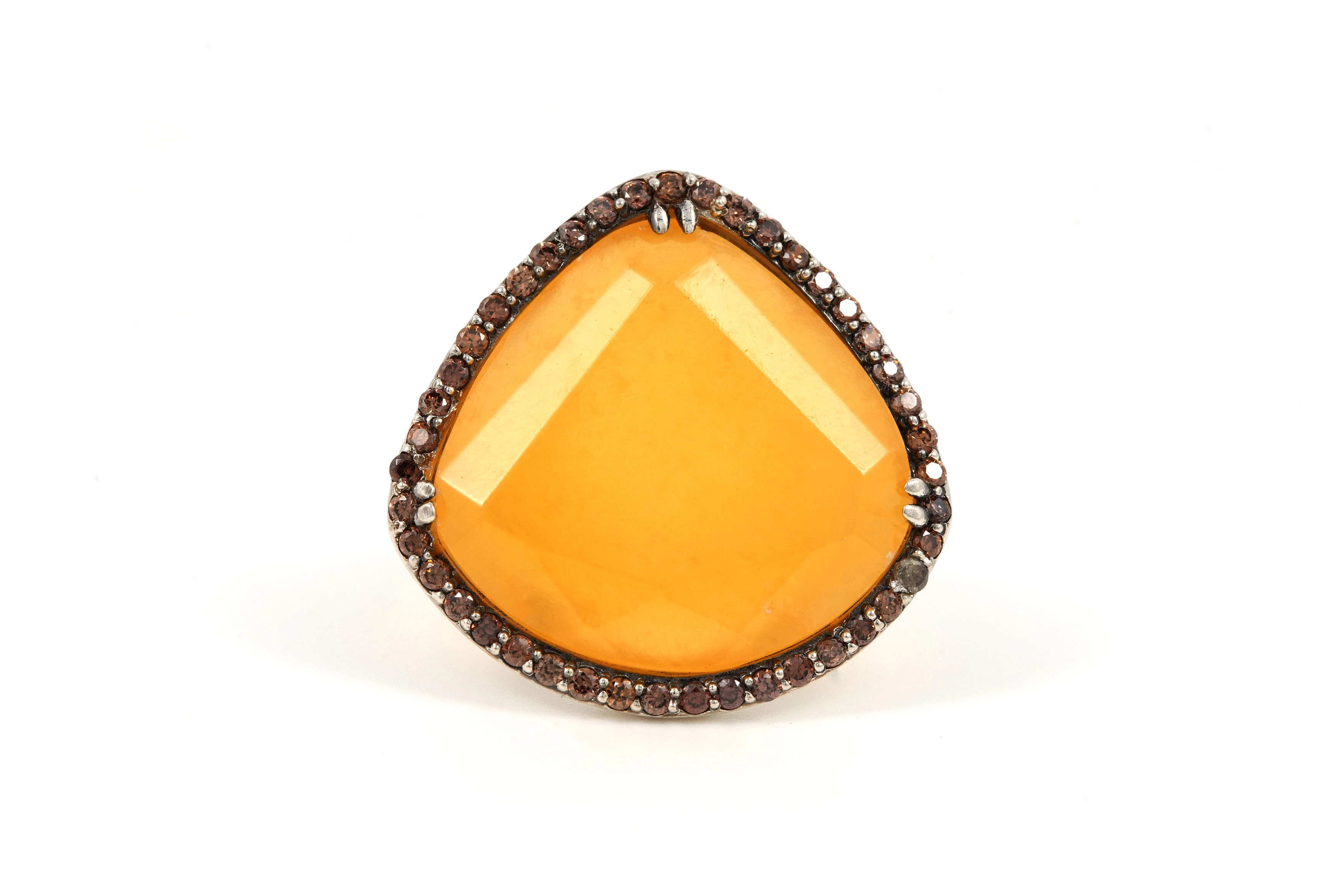 Bague contemporaine en argent 925 sertie d'une serpentine et de zircons - - 1