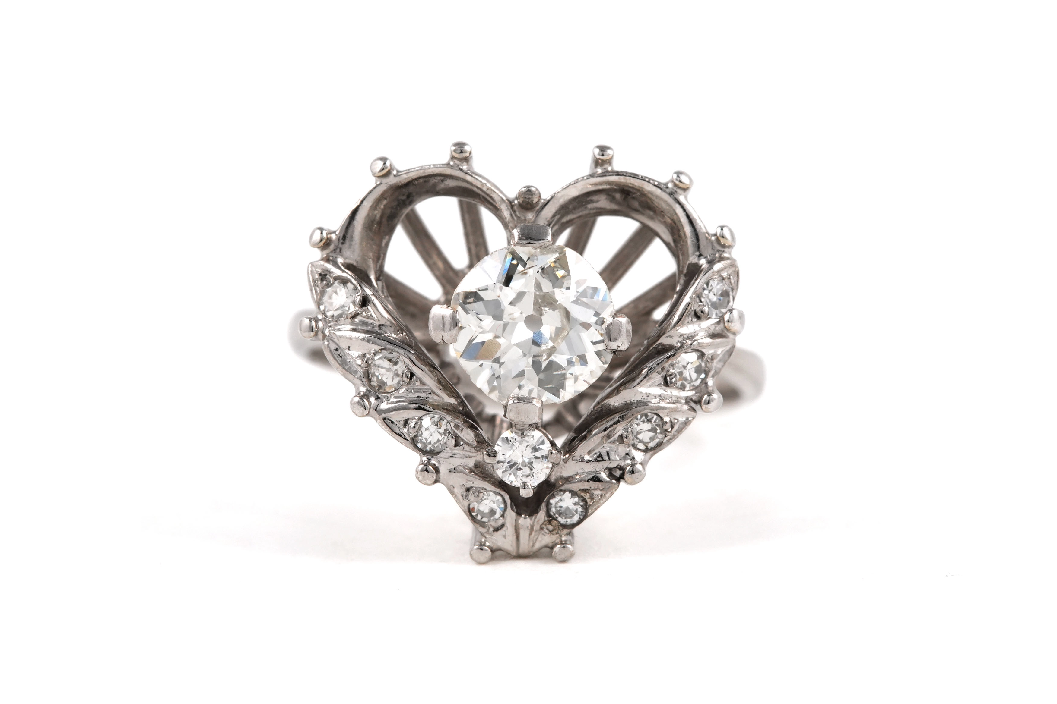 Bague Années 70 en or blanc 18 carats sertie d'un diamant taille "old cut" et de diamants taille "8/8" - - 1
