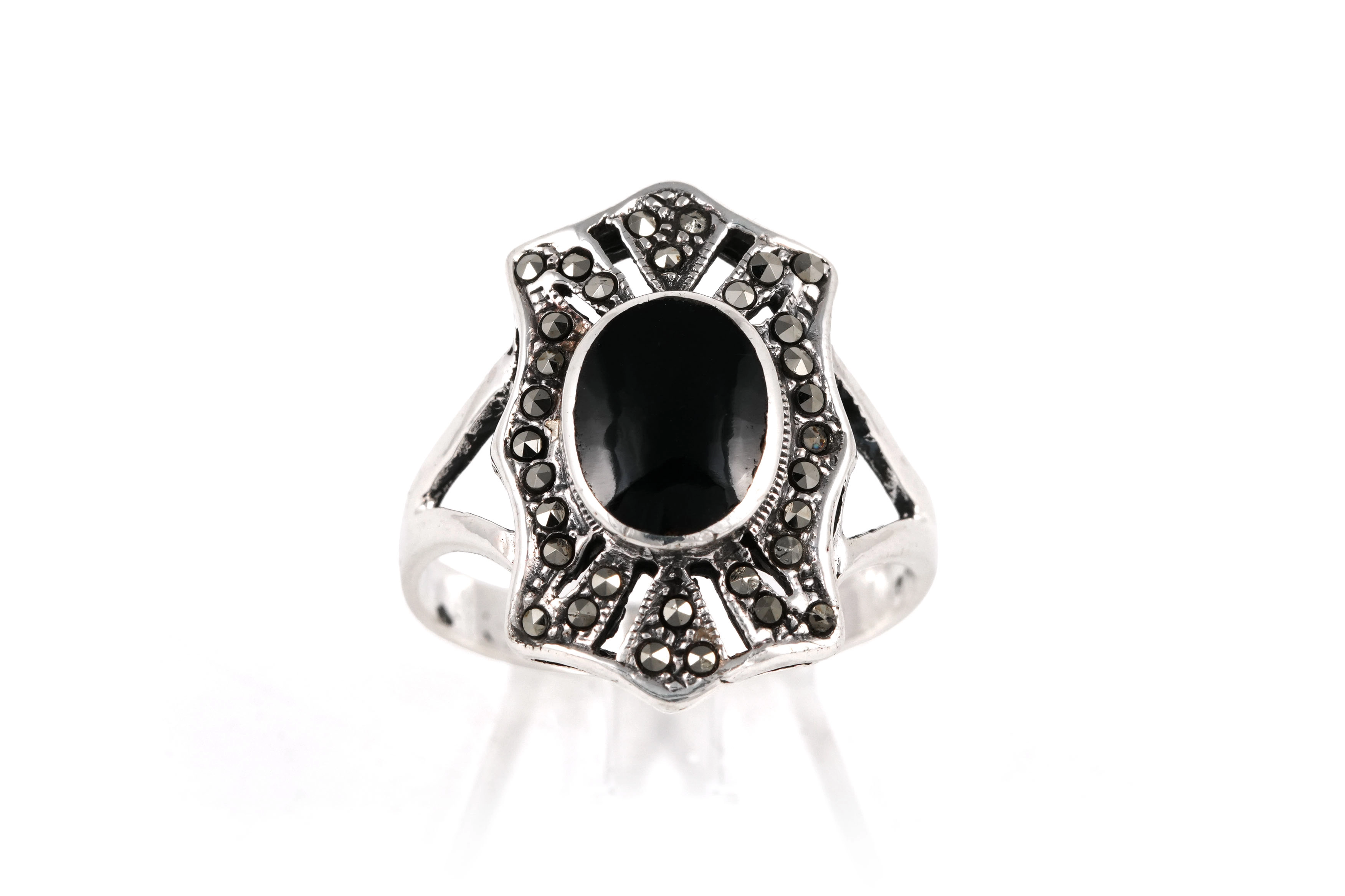 Bague contemporaine en argent 925 sertie d'une onyx et de marcassites - - 1