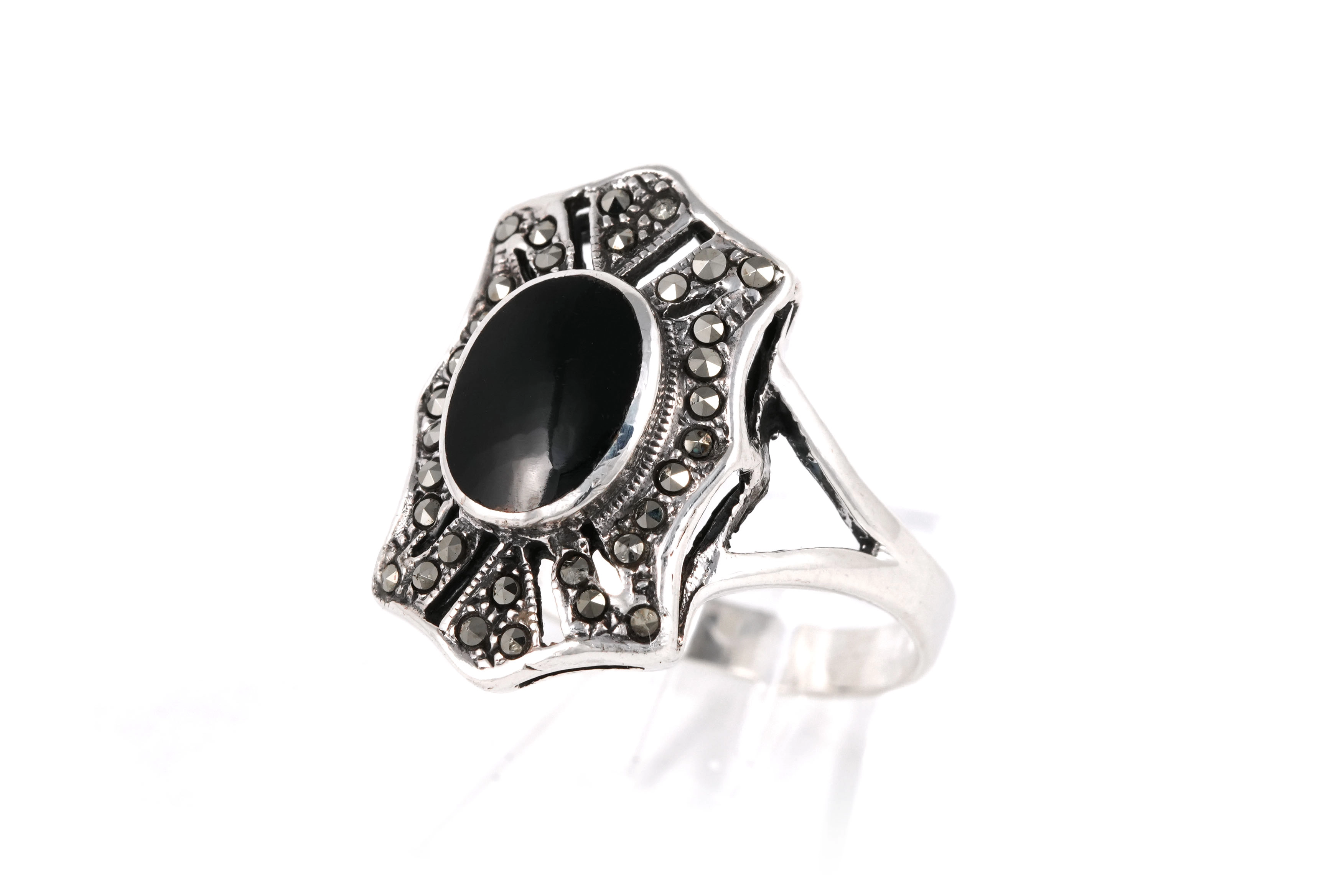 Bague contemporaine en argent 925 sertie d'une onyx et de marcassites - - 2