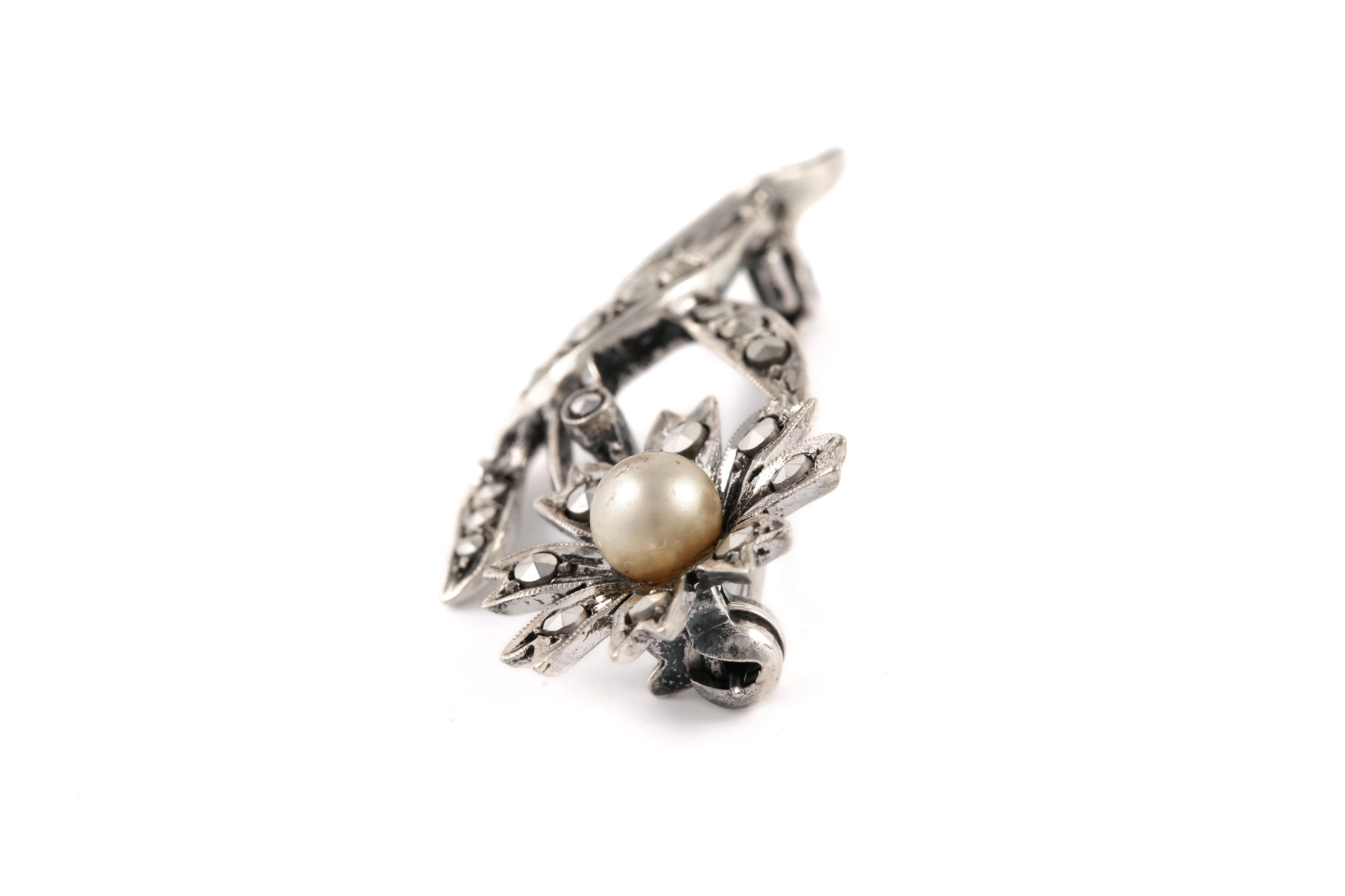 Broche Art Déco en argent 800 sertie de marcassites et d'une perle - - 3