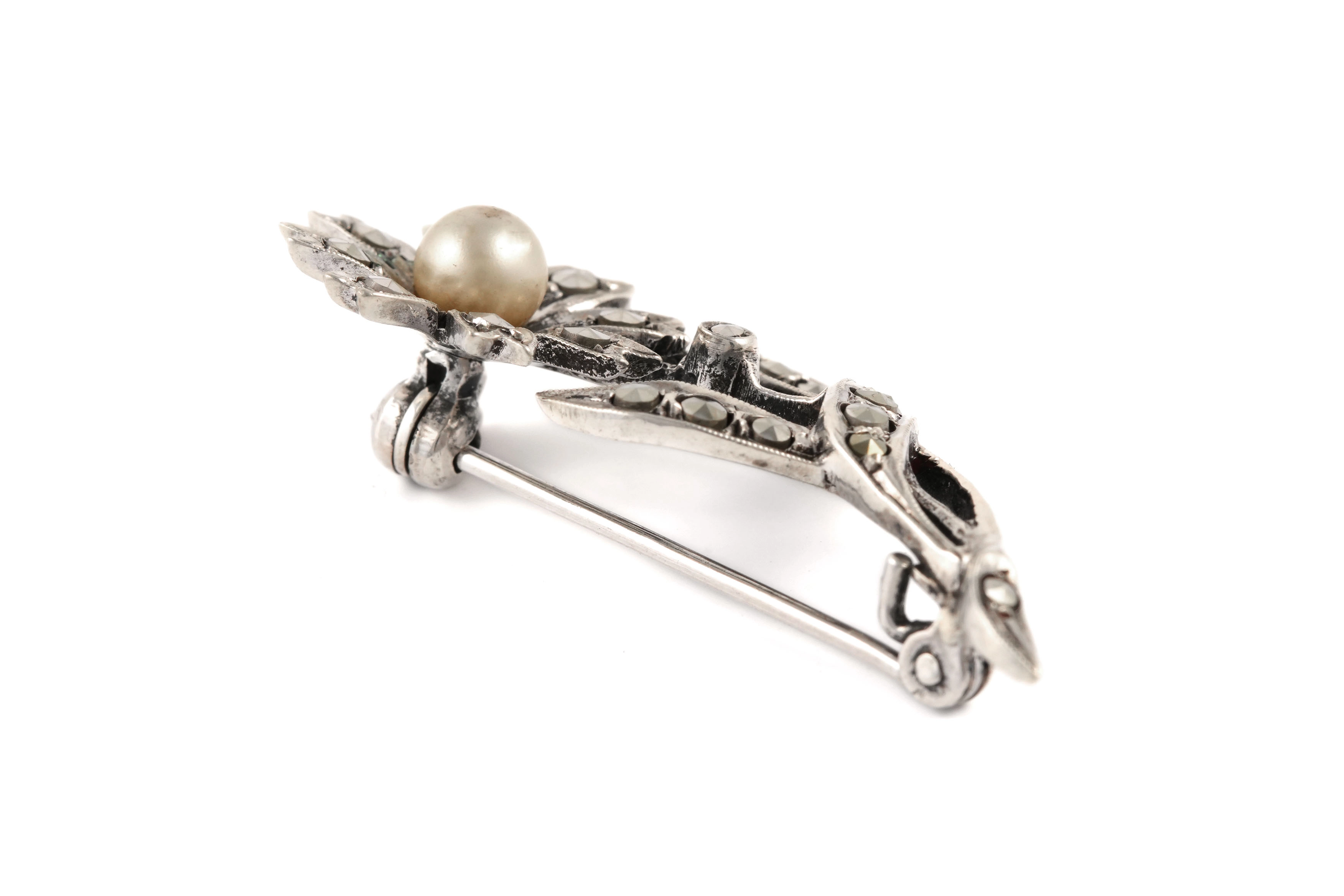 Broche Art Déco en argent 800 sertie de marcassites et d'une perle - - 5