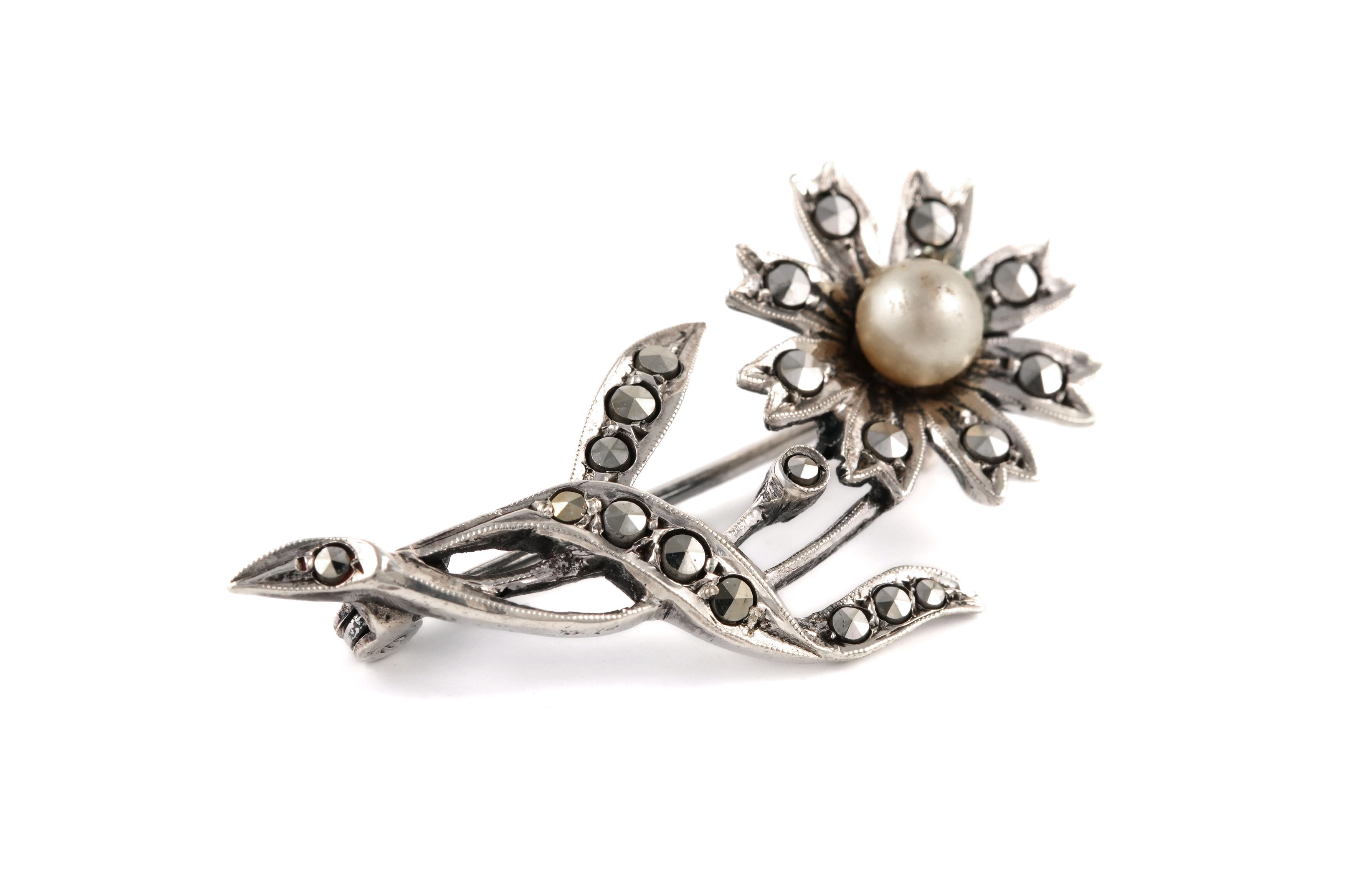 Broche Art Déco en argent 800 sertie de marcassites et d'une perle - - 6