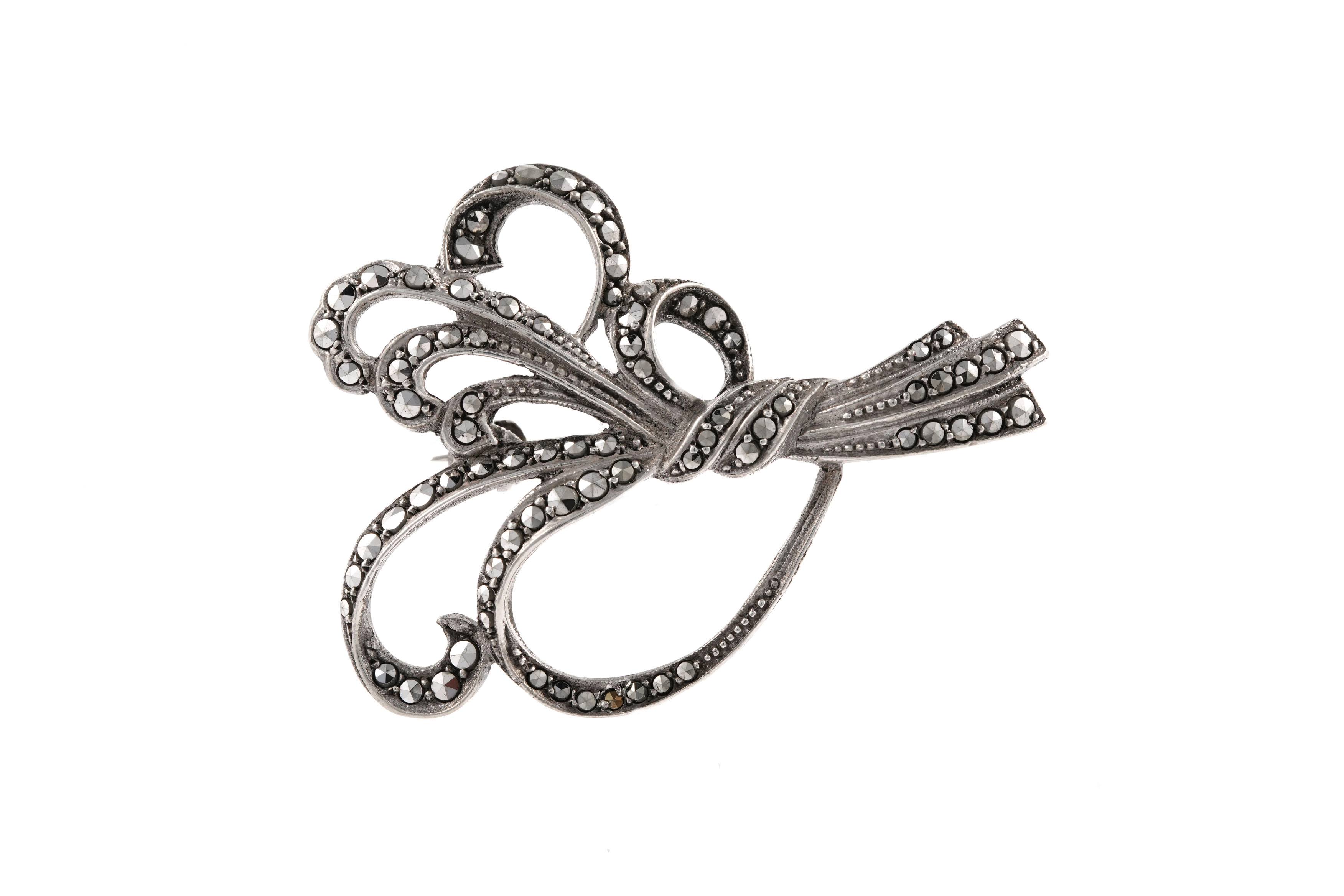 Broche Années 50 en argent sertie de marcassites - - 1