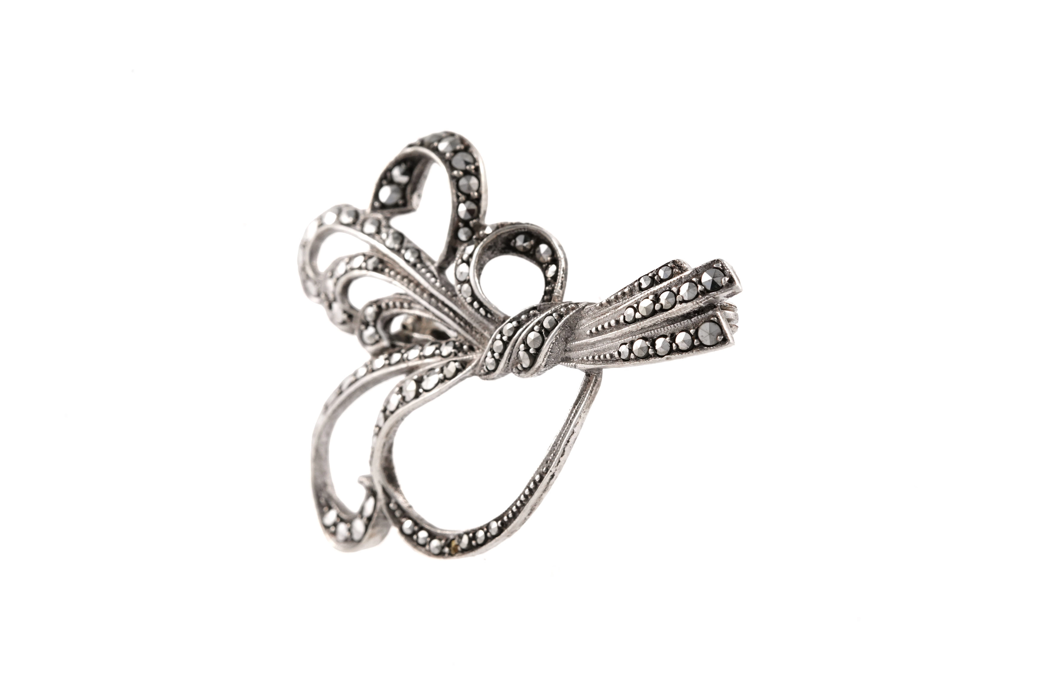 Broche Années 50 en argent sertie de marcassites - - 2