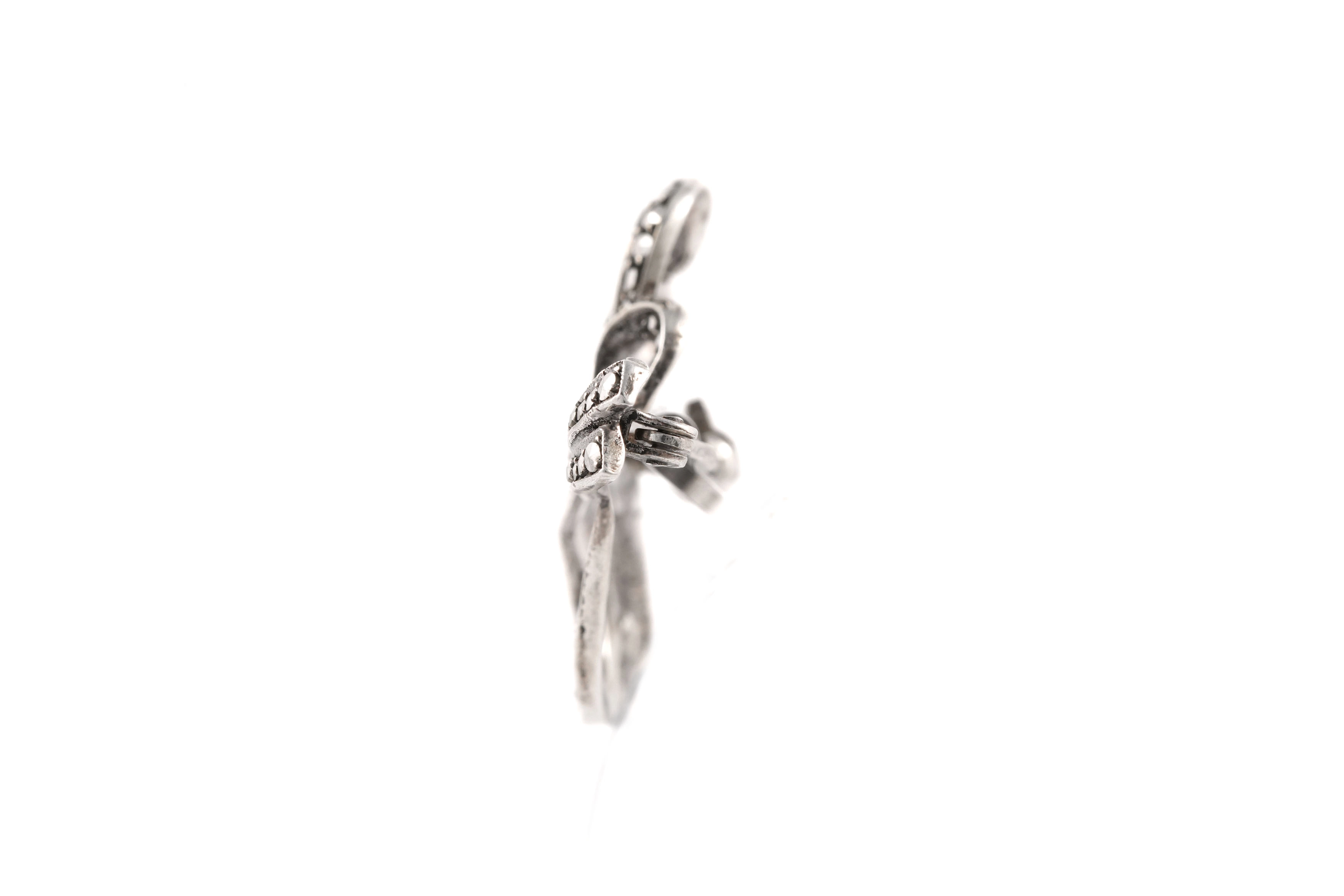 Broche Années 50 en argent sertie de marcassites - - 3
