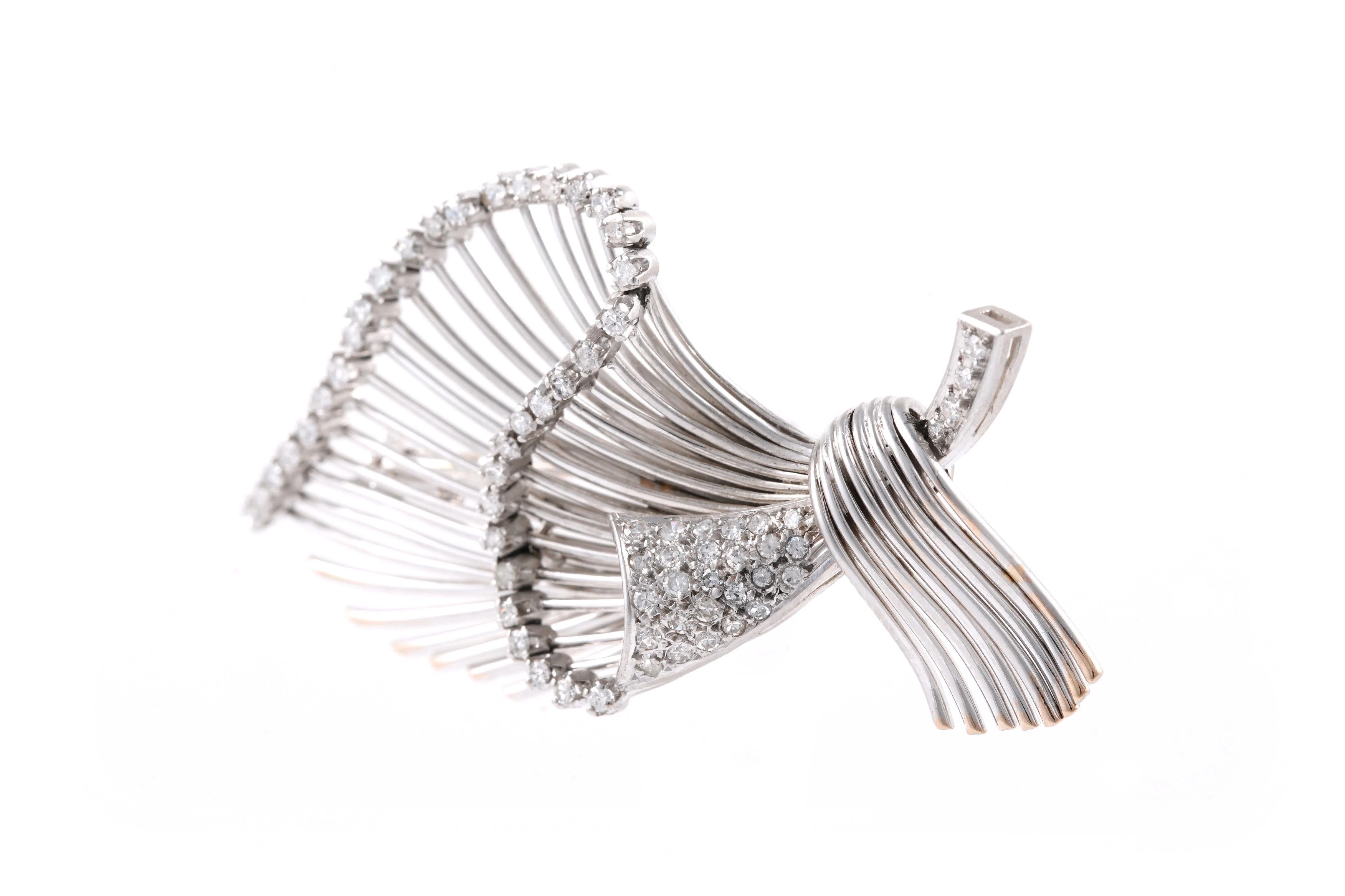 Broche Années 50 en or blanc 18 carats sertie de diamants taille "8/8" - - 2
