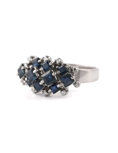 Bague Années 70 en or blanc 18 carats sertie de saphirs et de diamants taille "8/8" - - 2