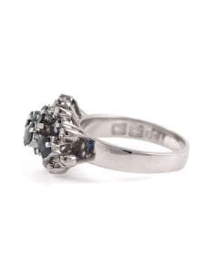 Bague Années 70 en or blanc 18 carats sertie de saphirs et de diamants taille "8/8" - - 3