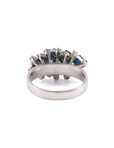 Bague Années 70 en or blanc 18 carats sertie de saphirs et de diamants taille "8/8" - - 5