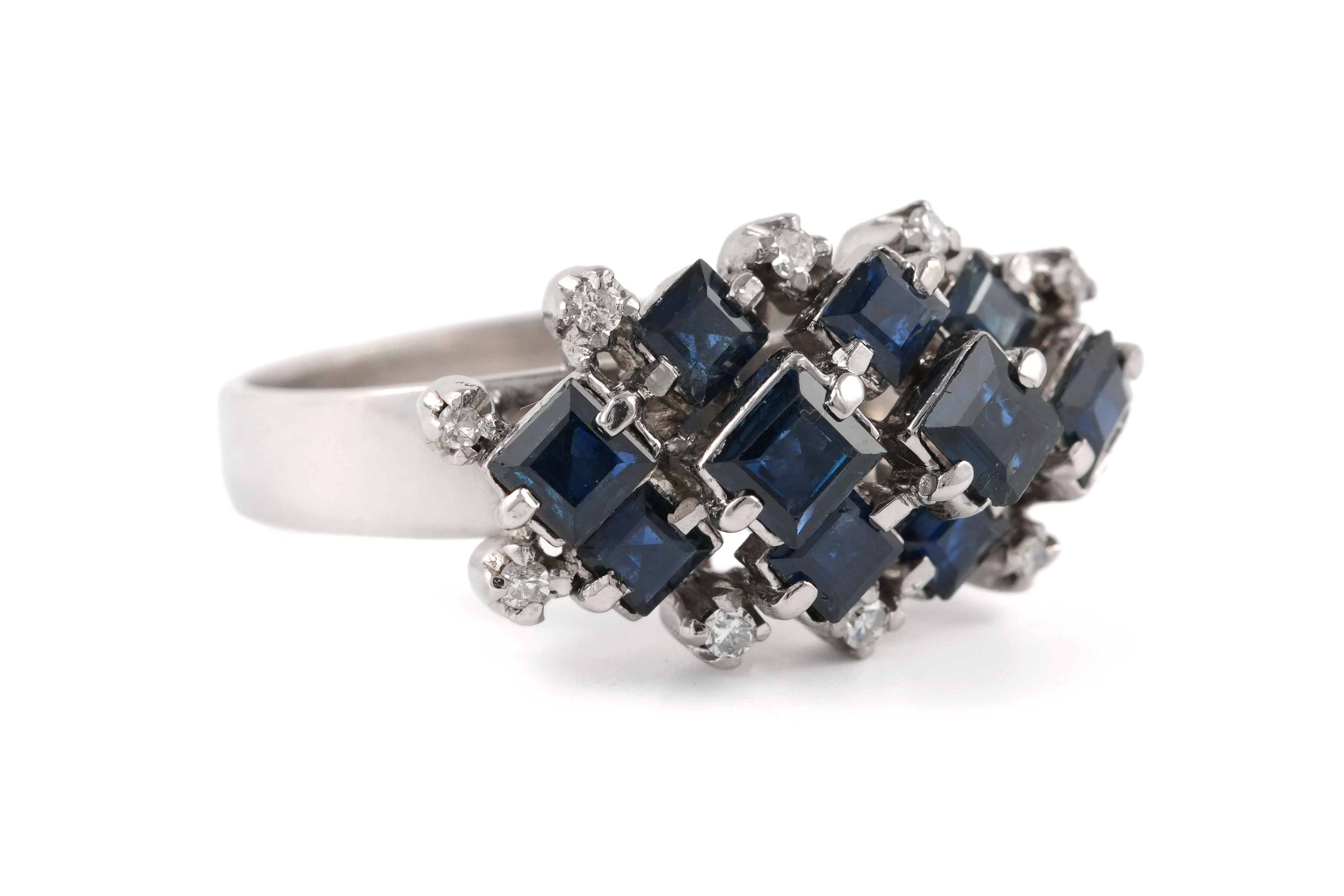 Bague Années 70 en or blanc 18 carats sertie de saphirs et de diamants taille "8/8" - - 7