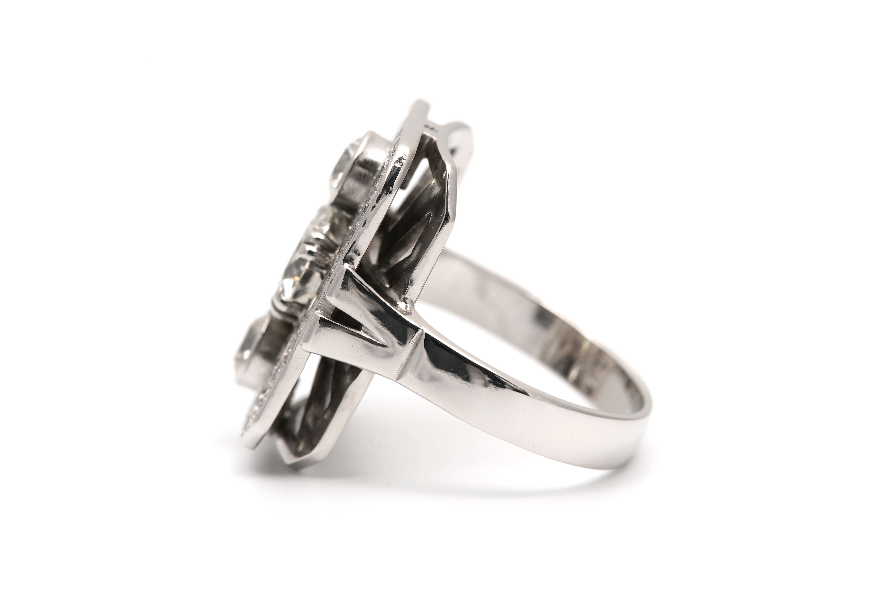 Bague contemporaine (style Art Déco) en or blanc 18 carats sertie de diamants taille "brillant" (+-3.20ct) - - 3