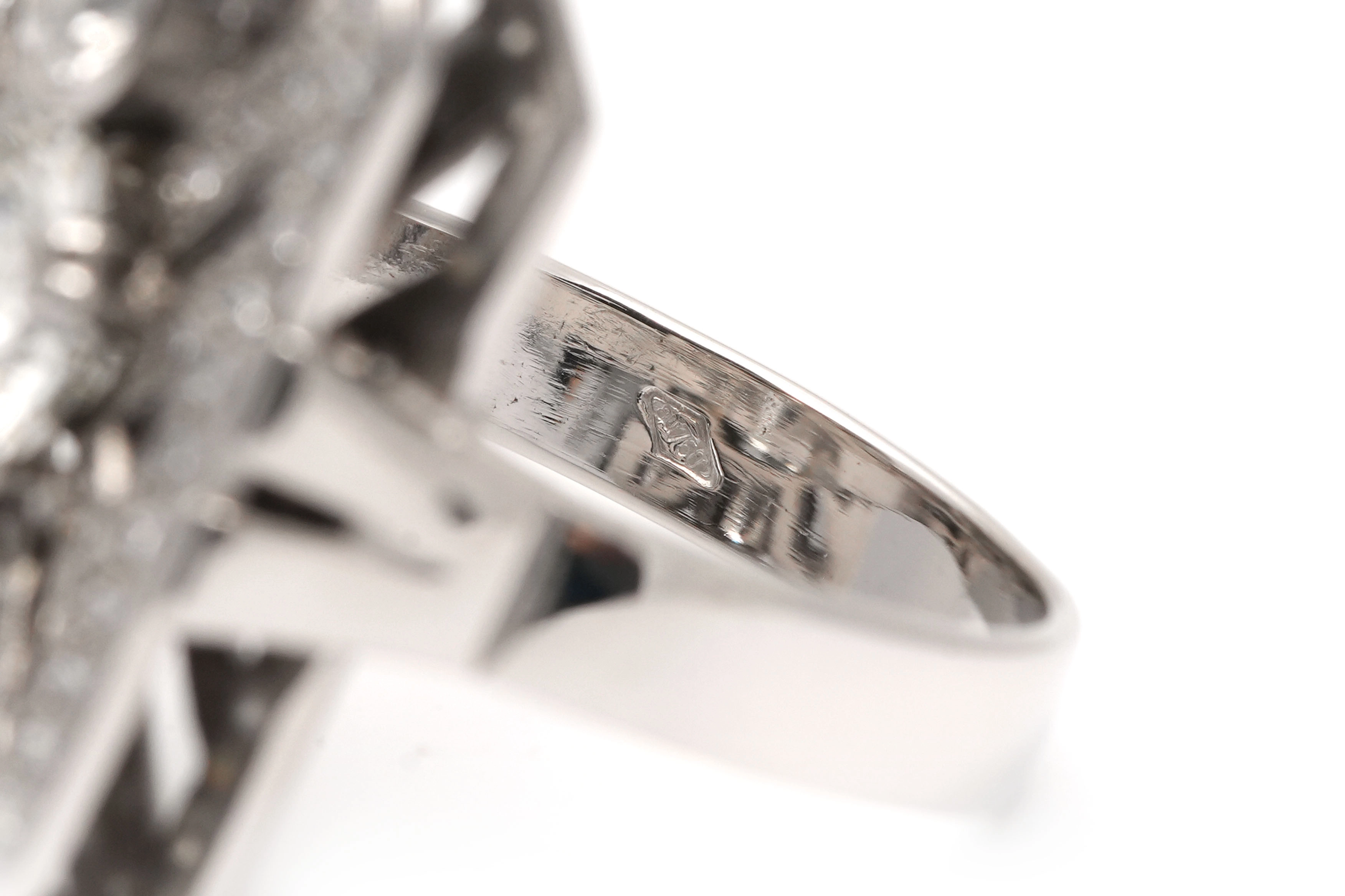 Bague contemporaine (style Art Déco) en or blanc 18 carats sertie de diamants taille "brillant" (+-3.20ct) - - 4