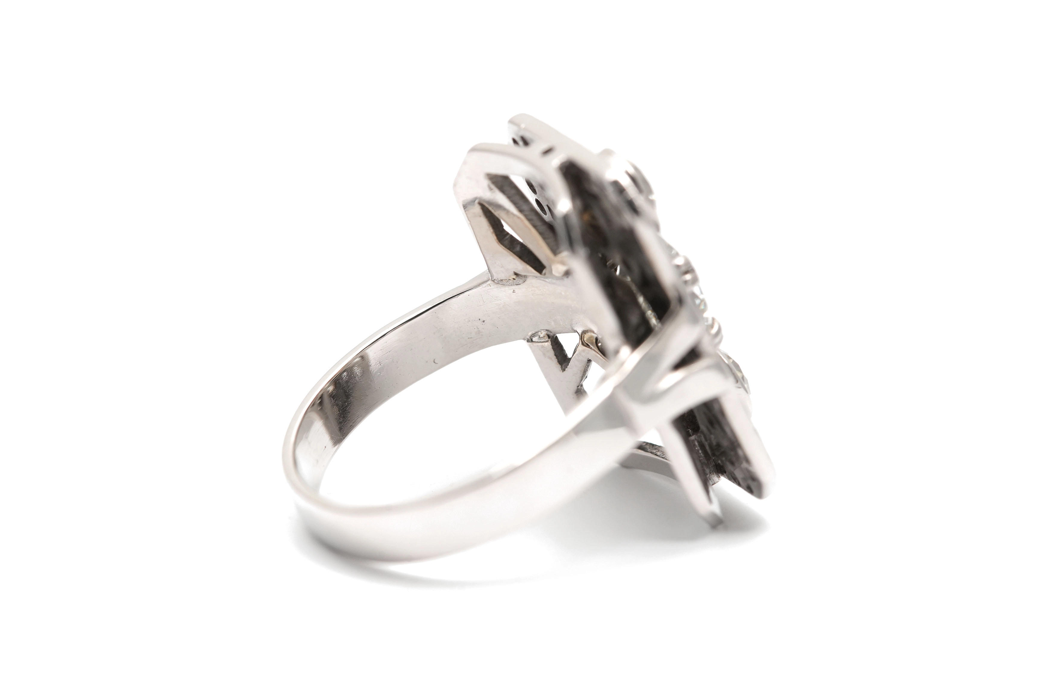 Bague contemporaine (style Art Déco) en or blanc 18 carats sertie de diamants taille "brillant" (+-3.20ct) - - 6